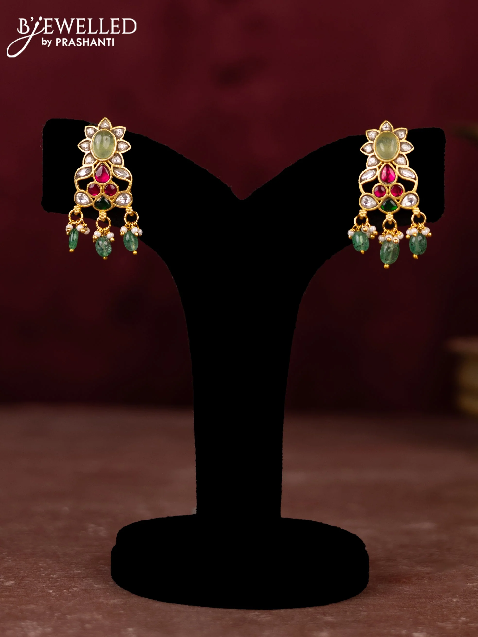 Jadau necklace with jadau kundan stones and pearl & green beads hangings - Image 2