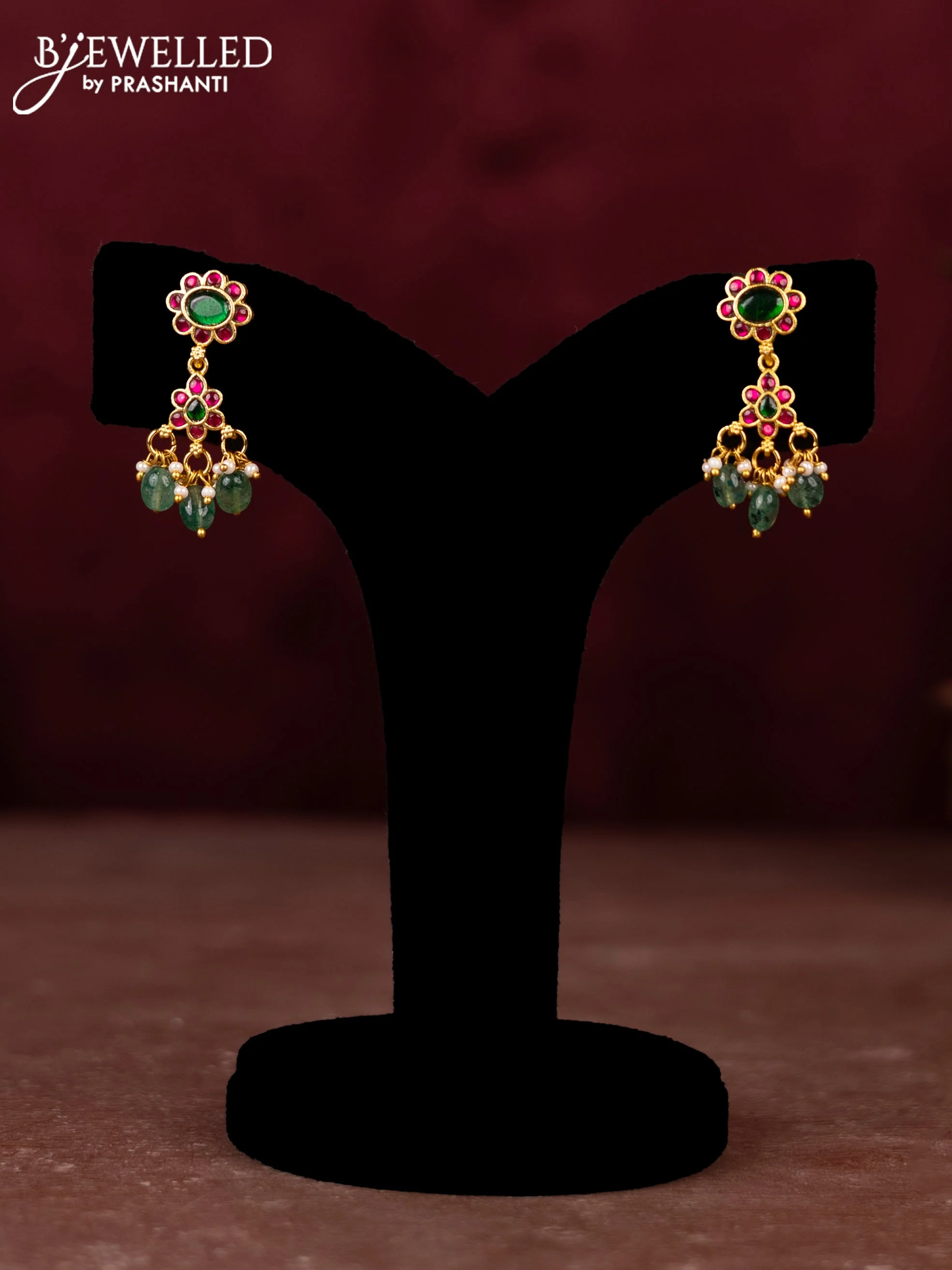 Jadau necklace with jadau kundan stones and pearl & green beads hangings - Image 2