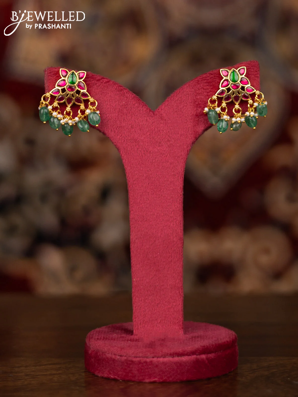 Jadau necklace with jadau kundan stones and pearl & green beads hangings - Image 2
