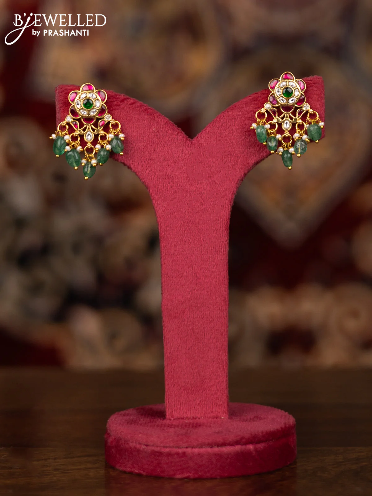 Jadau necklace with jadau kundan stones and pearl & green beads hangings - Image 2