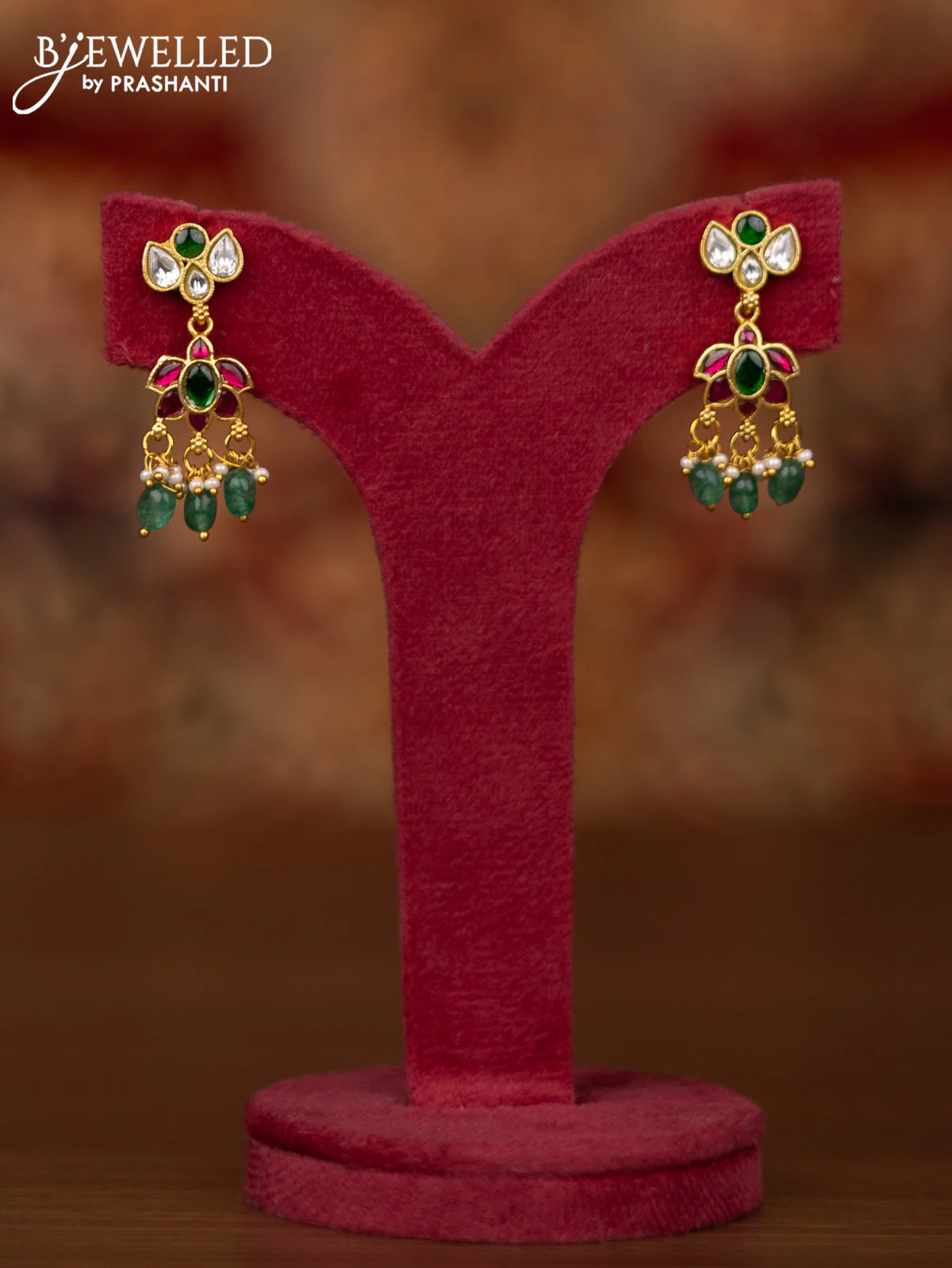 Jadau necklace with jadau kundan stones and pearl & green beads hangings - Image 2