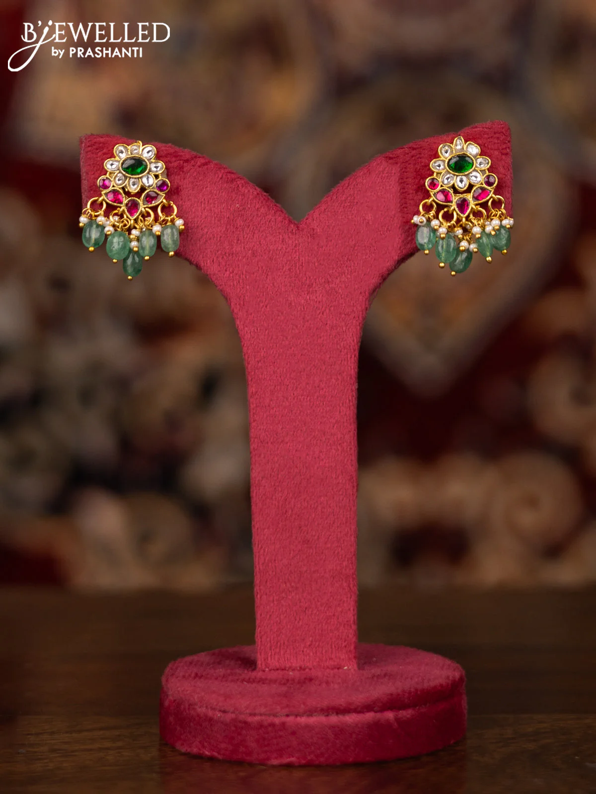 Jadau necklace with jadau kundan stones and pearl & mint green beads hangings - Image 2