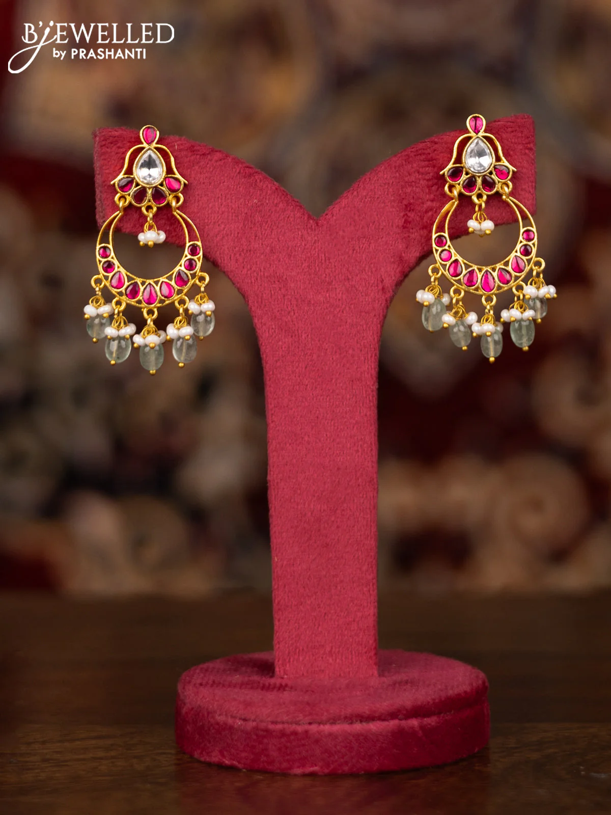 Jadau necklace with jadau kundan stones and pearl & mint green beads hangings - Image 2