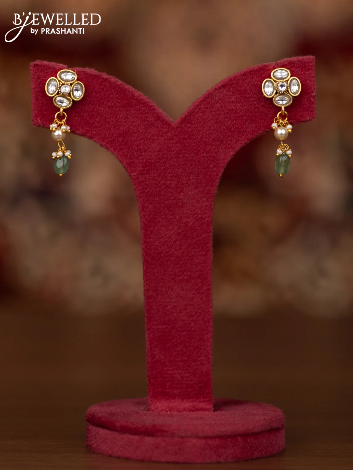 Jadau necklace with kundan stones and pearl & beads hangings - Image 2