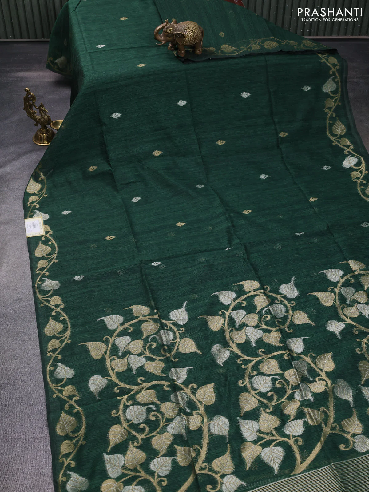 Jute linen saree green with zari woven buttas and leaf zari woven border - Image 2