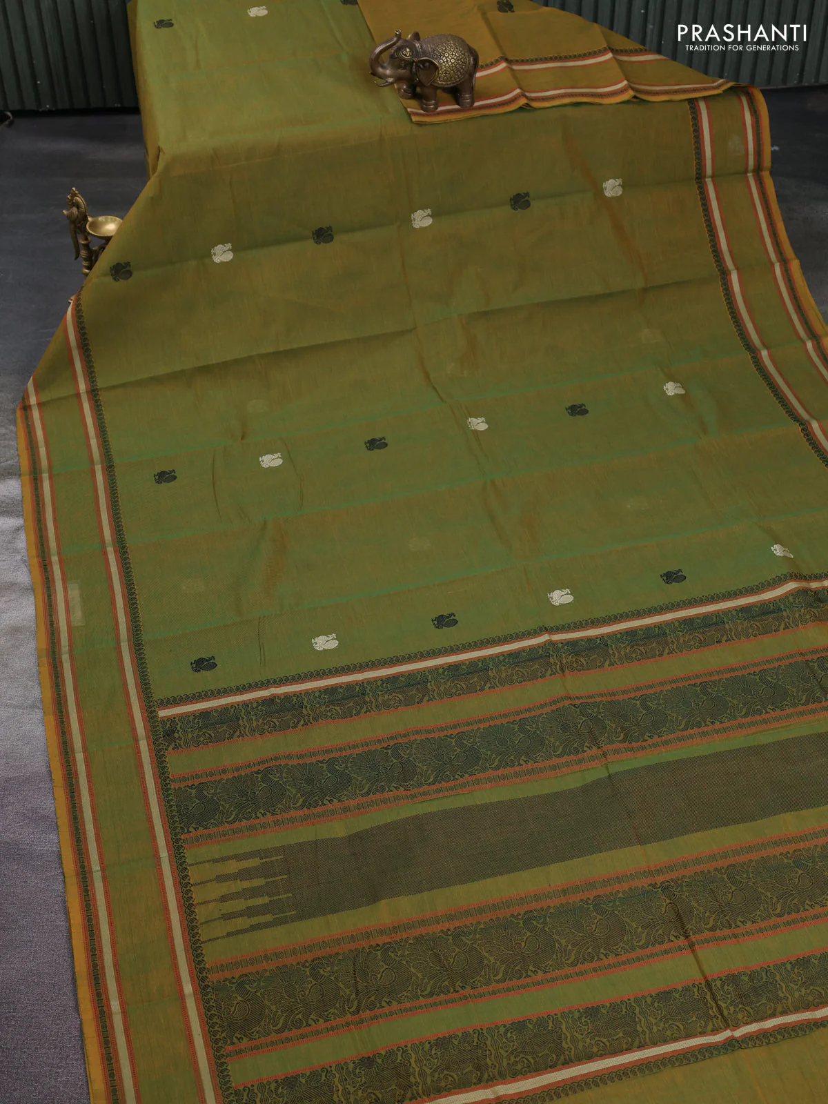 Kanchi cotton saree dual shade of greenish yellow with plain body and thread woven border - Image 2