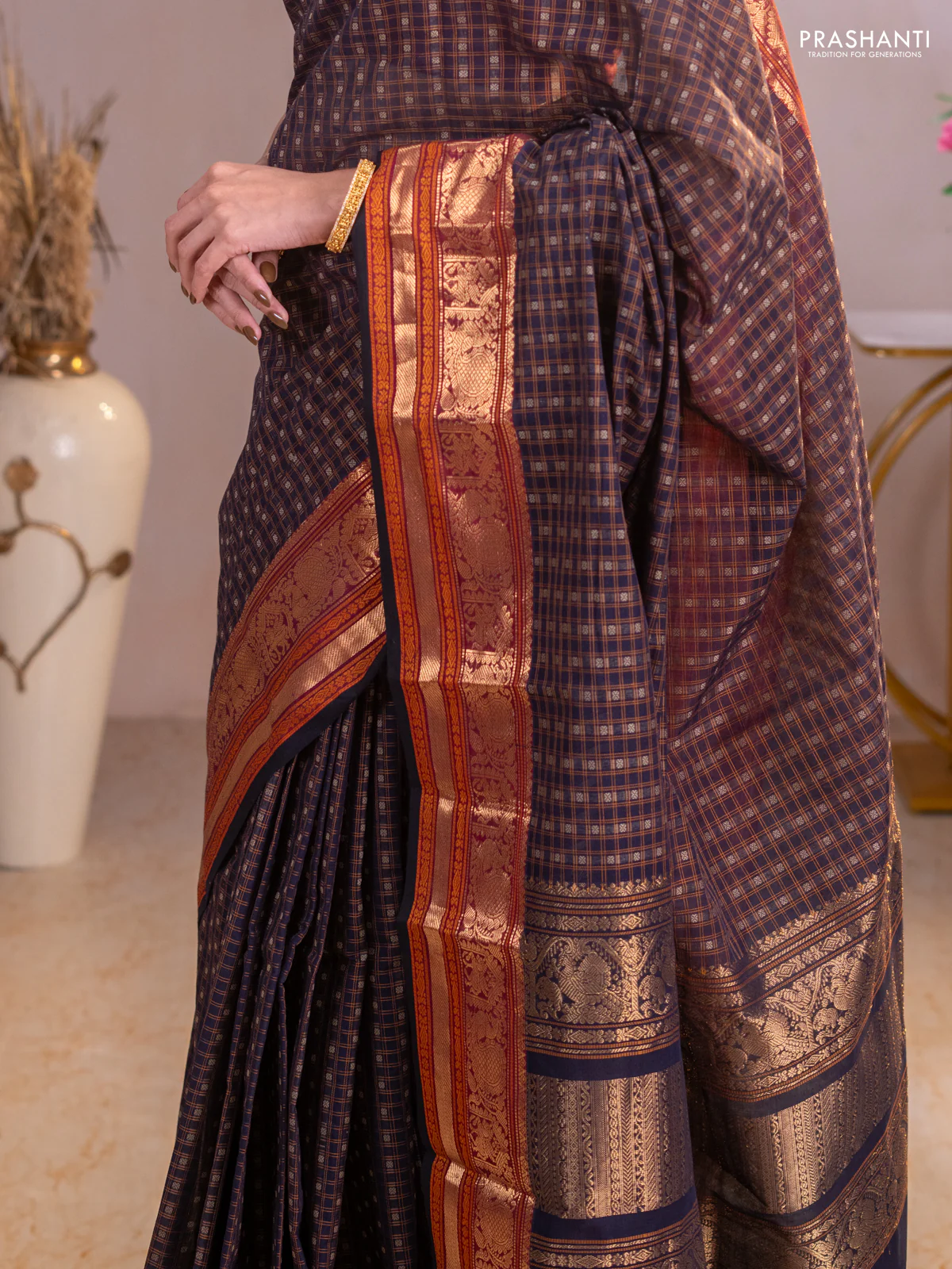 Kanchi cotton saree navy blue and black with allover thread checks & buttas and zari woven butta border - Image 4