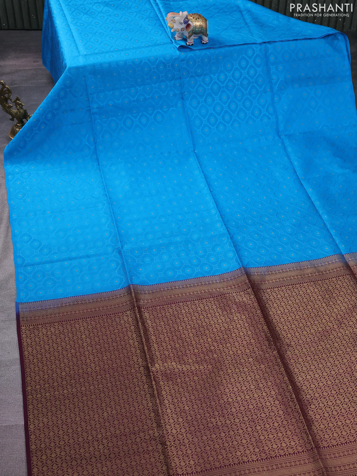 Kanchipuram silk saree cs blue and wine shade with allover self emboss in borderless style - Image 2