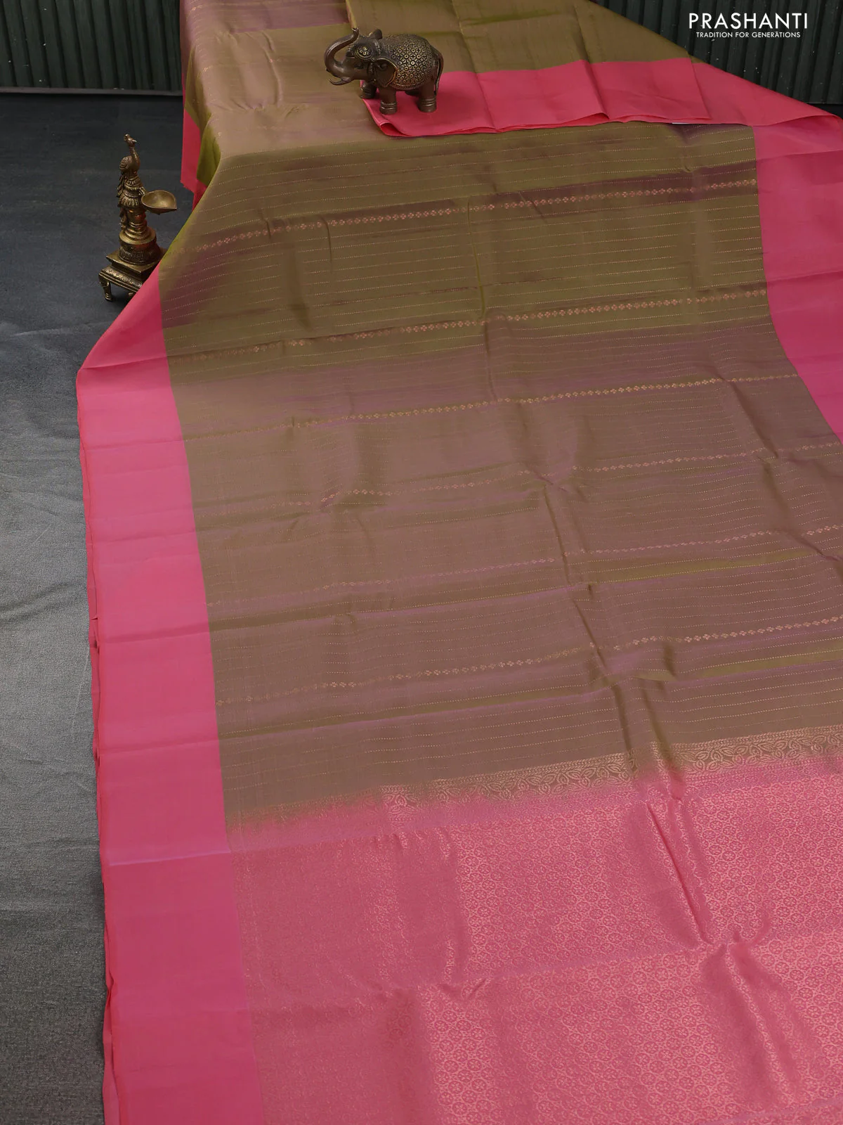 Kanchipuram silk saree dual shade of green and peach pink with allover copper zari weaves and simple border - Image 2