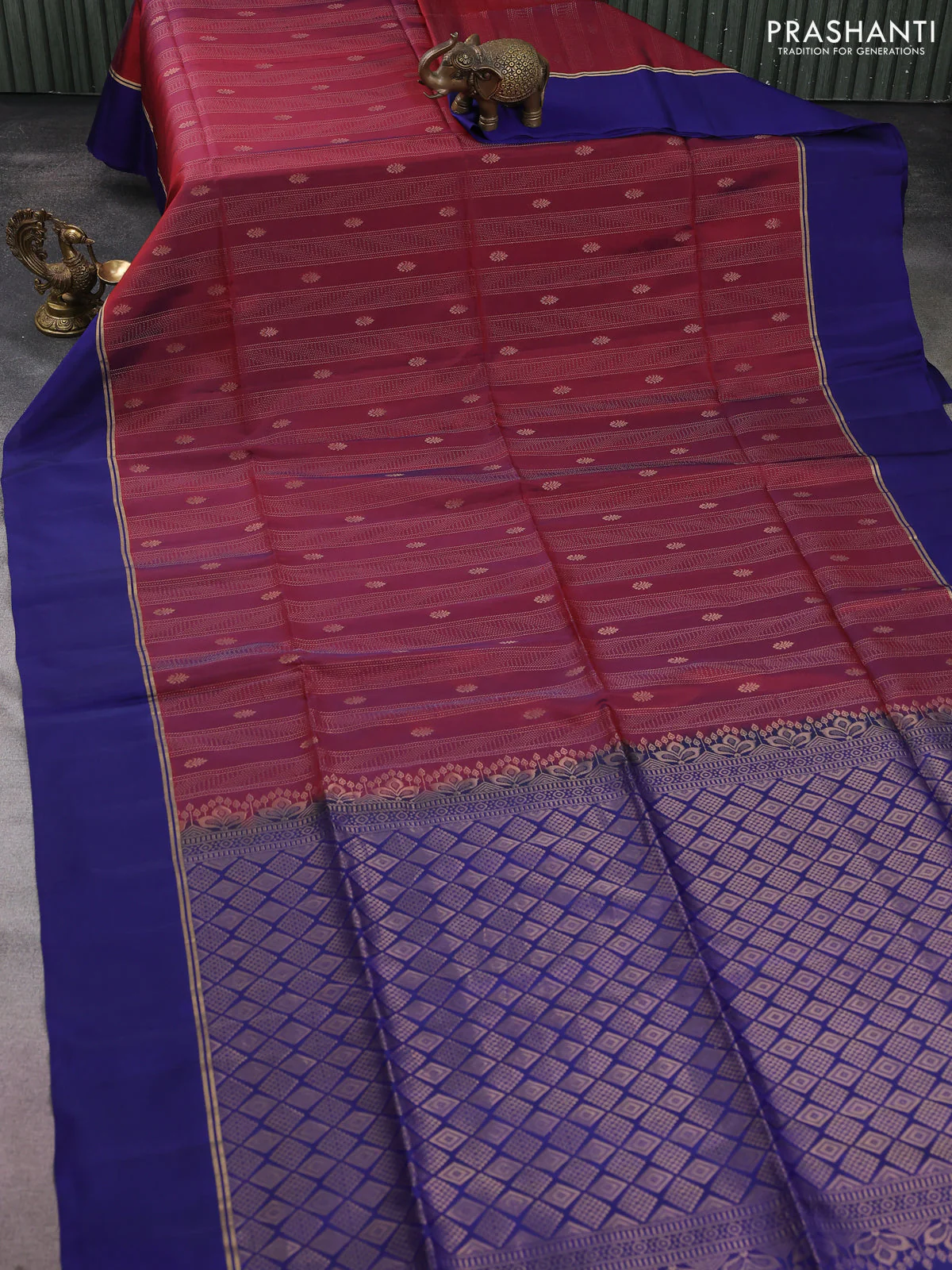 Kanchipuram silk saree dual shade of maroon and blue with allover zari weaves and zari woven simple border - Image 2