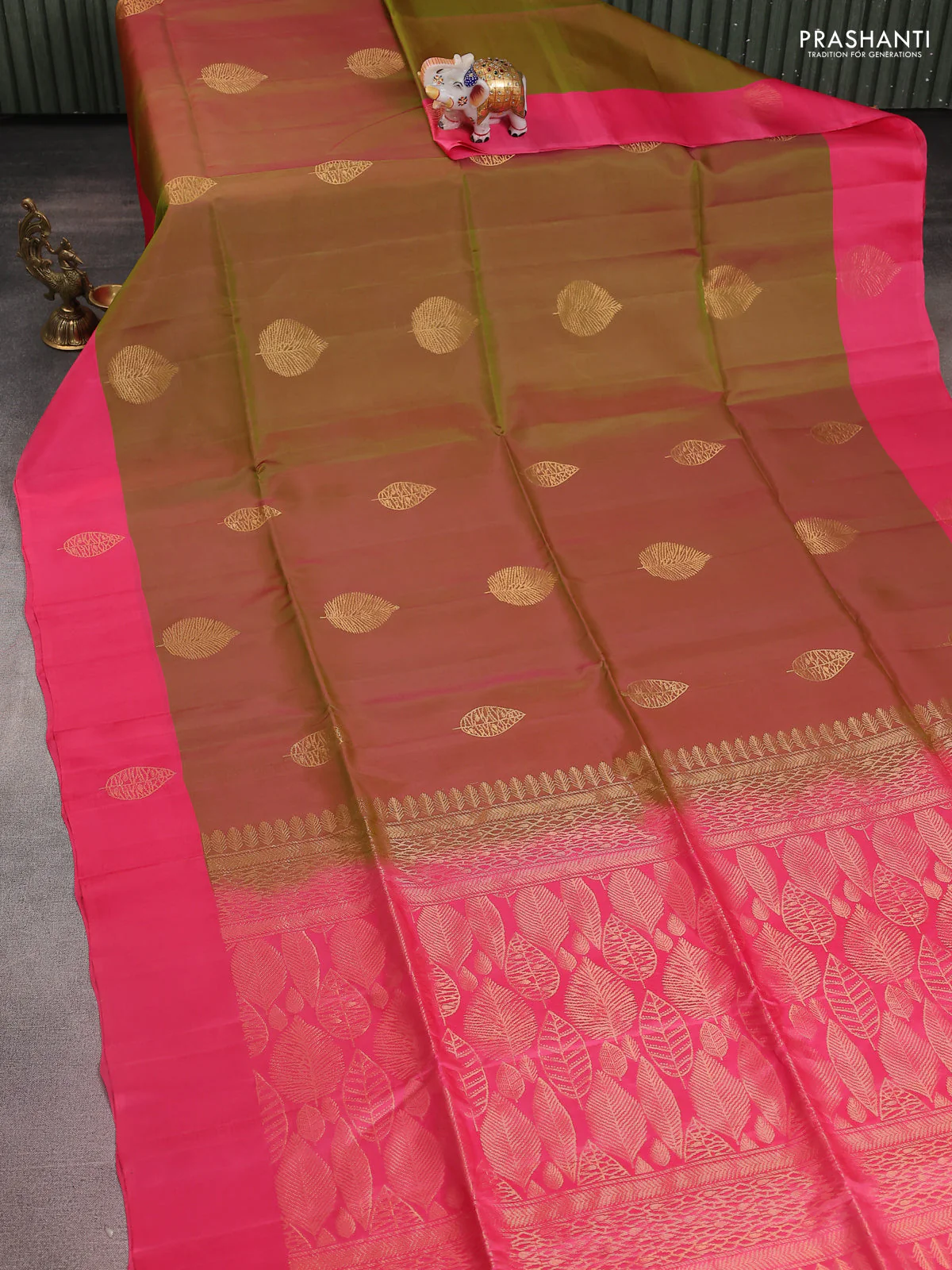 Kanchipuram silk saree dual shade of mehendi green and pink with zari woven buttas and zari woven butta border - Image 2