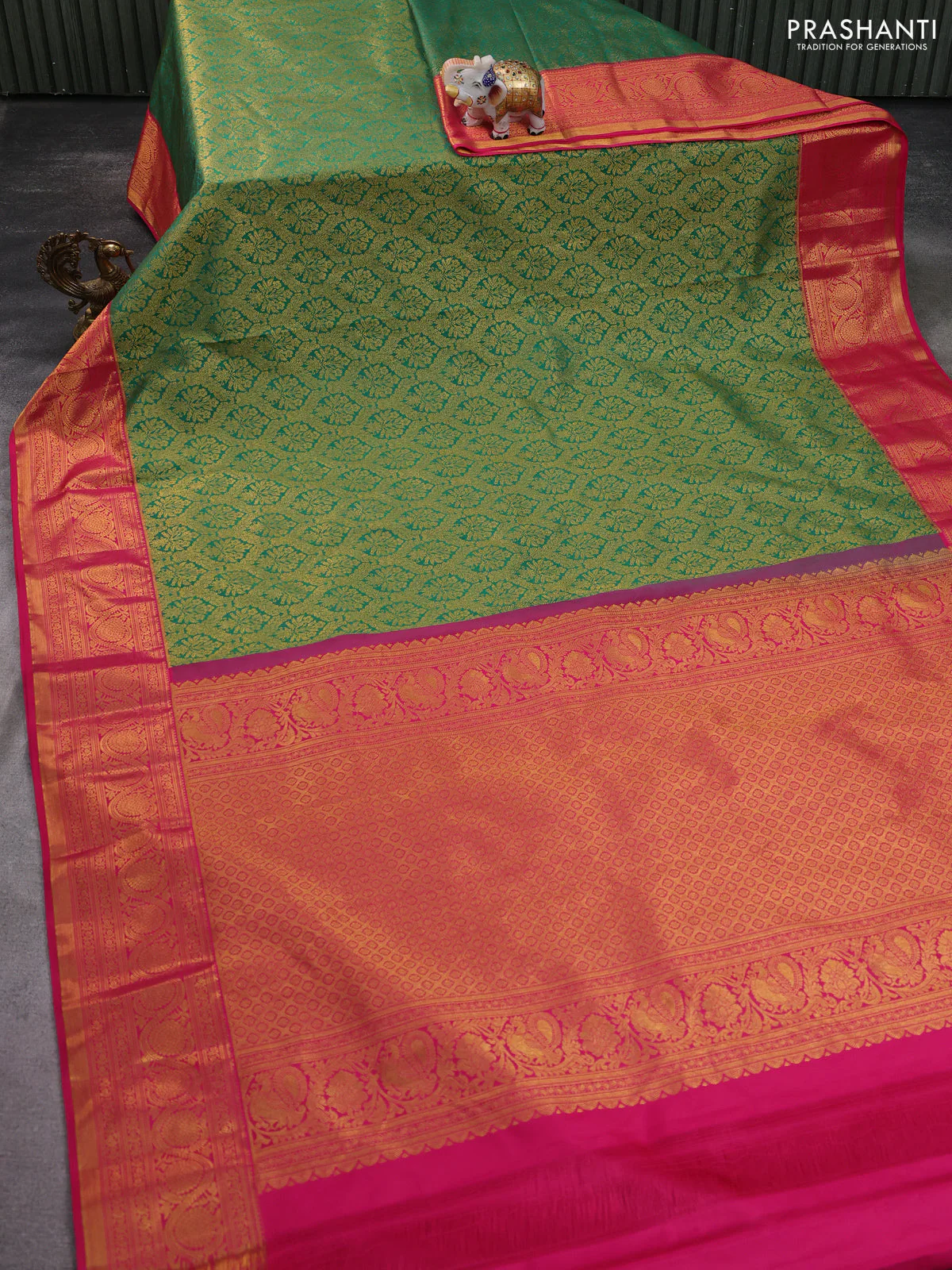 Kanchipuram silk saree green and pink with allover zari woven brocade weaves and zari woven border - Image 2