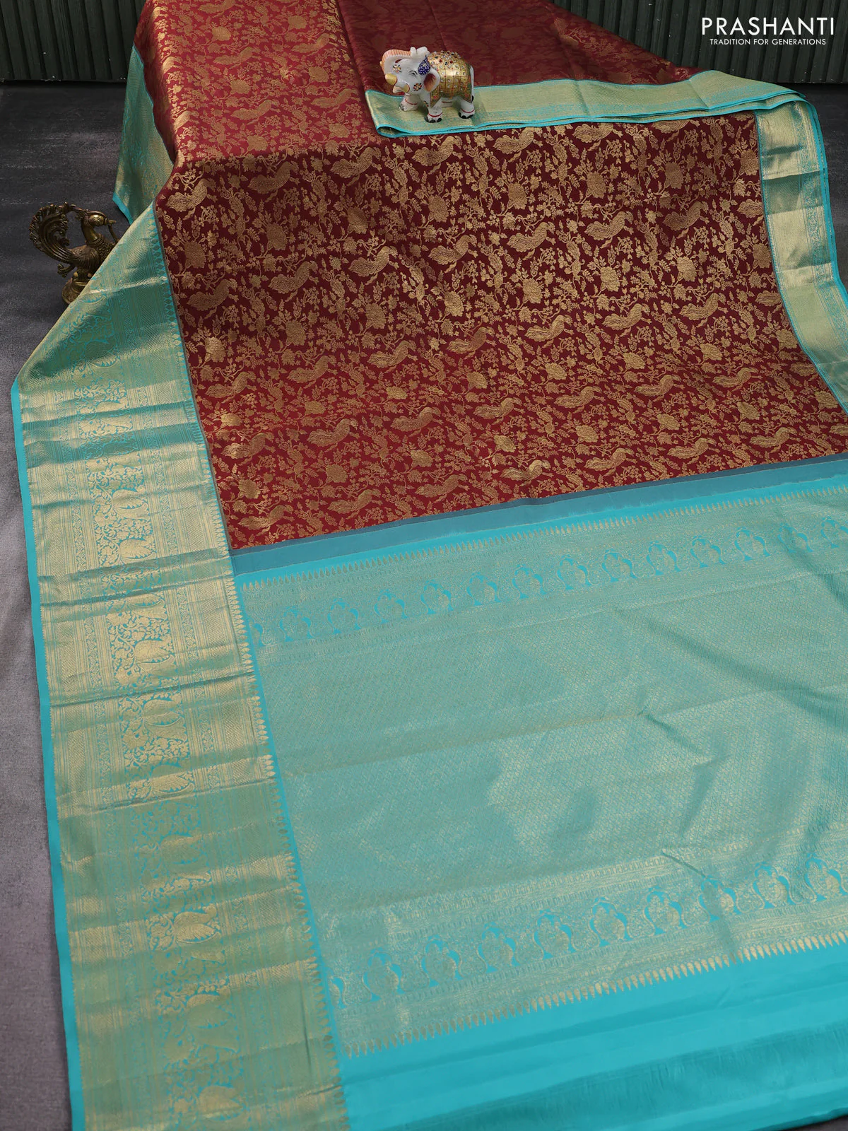 Kanchipuram silk saree maroon and pastel blue with allover zari woven brocade weaves and long zari woven border - Image 2