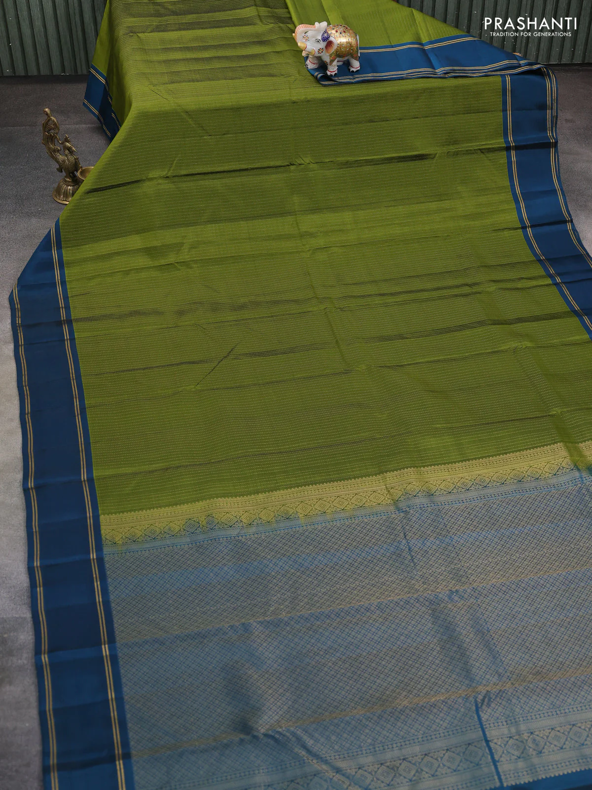 Kanchipuram silk saree mehendi green and peacock green with allover zari strip pattern and rettapet zari woven border - Image 2