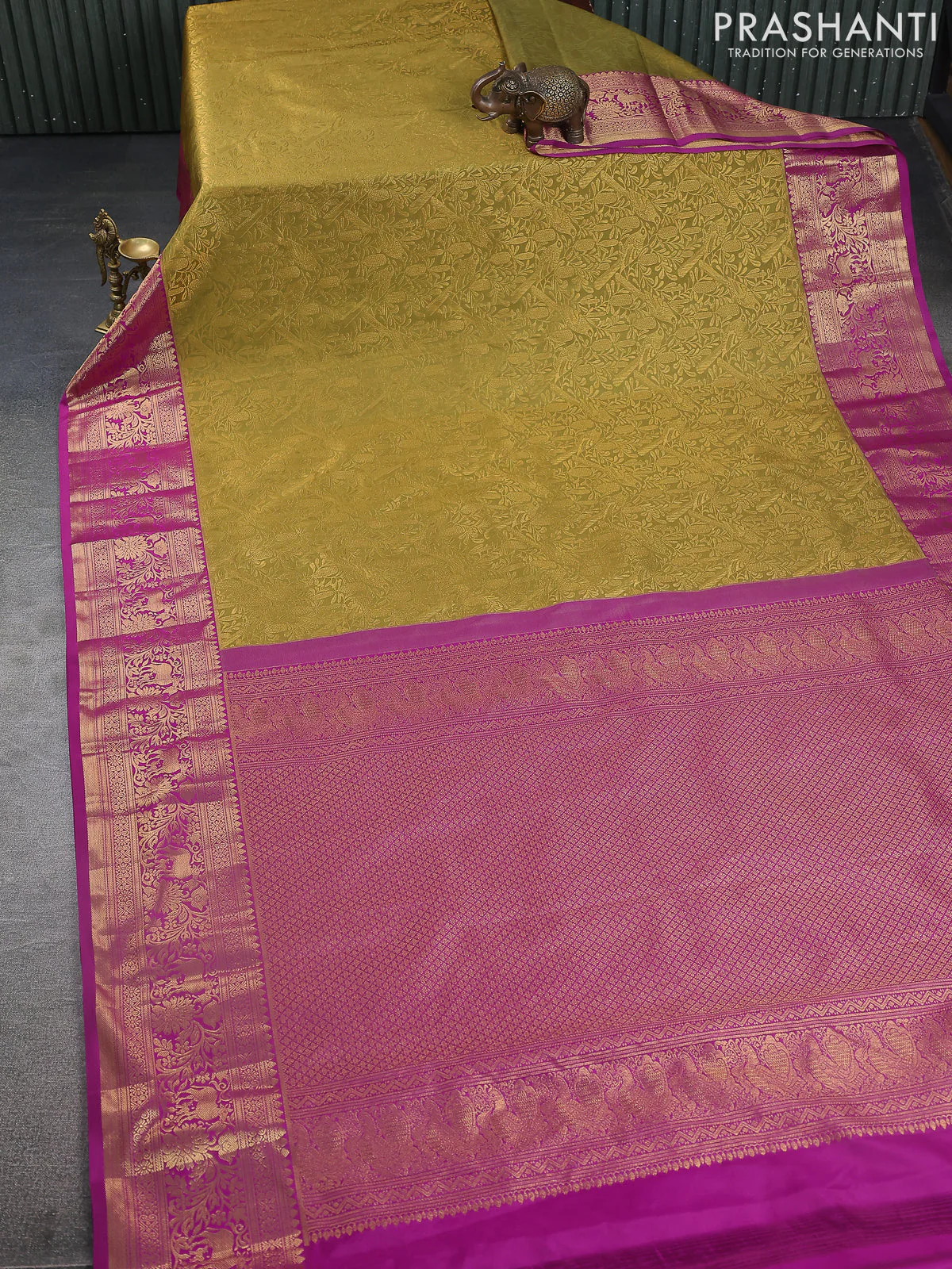 Kanchipuram silk saree mehendi green and pink with allover zari woven brocade weaves and zari woven border - Image 2