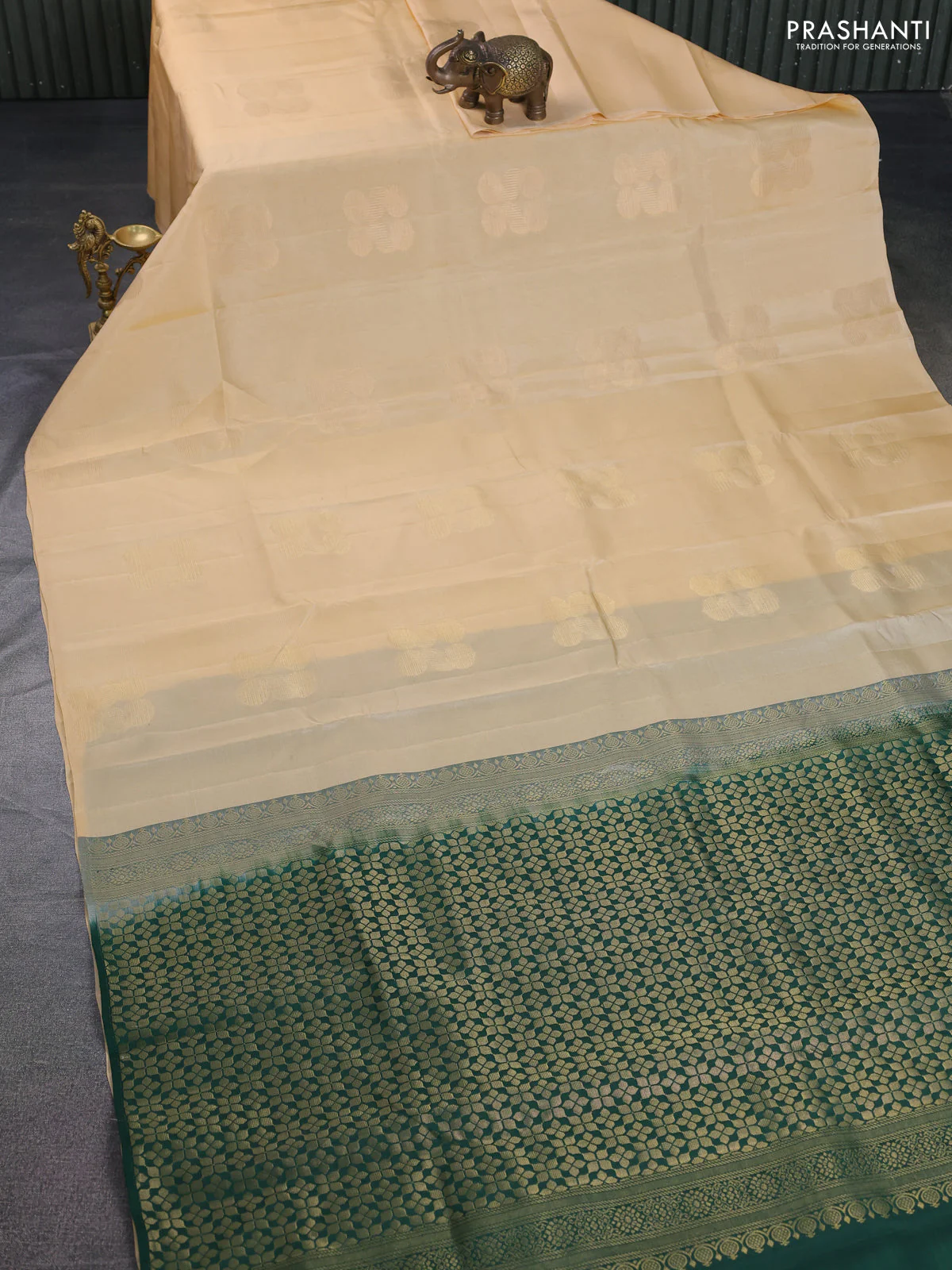 Kanchipuram silk saree pale yellow and green with zari woven buttas in borderless style - Image 2