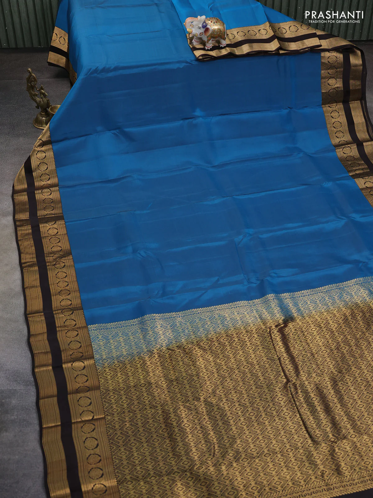 Kanchipuram silk saree peacock blue and coffee brown with plain body and rettapet zari woven border - Image 2