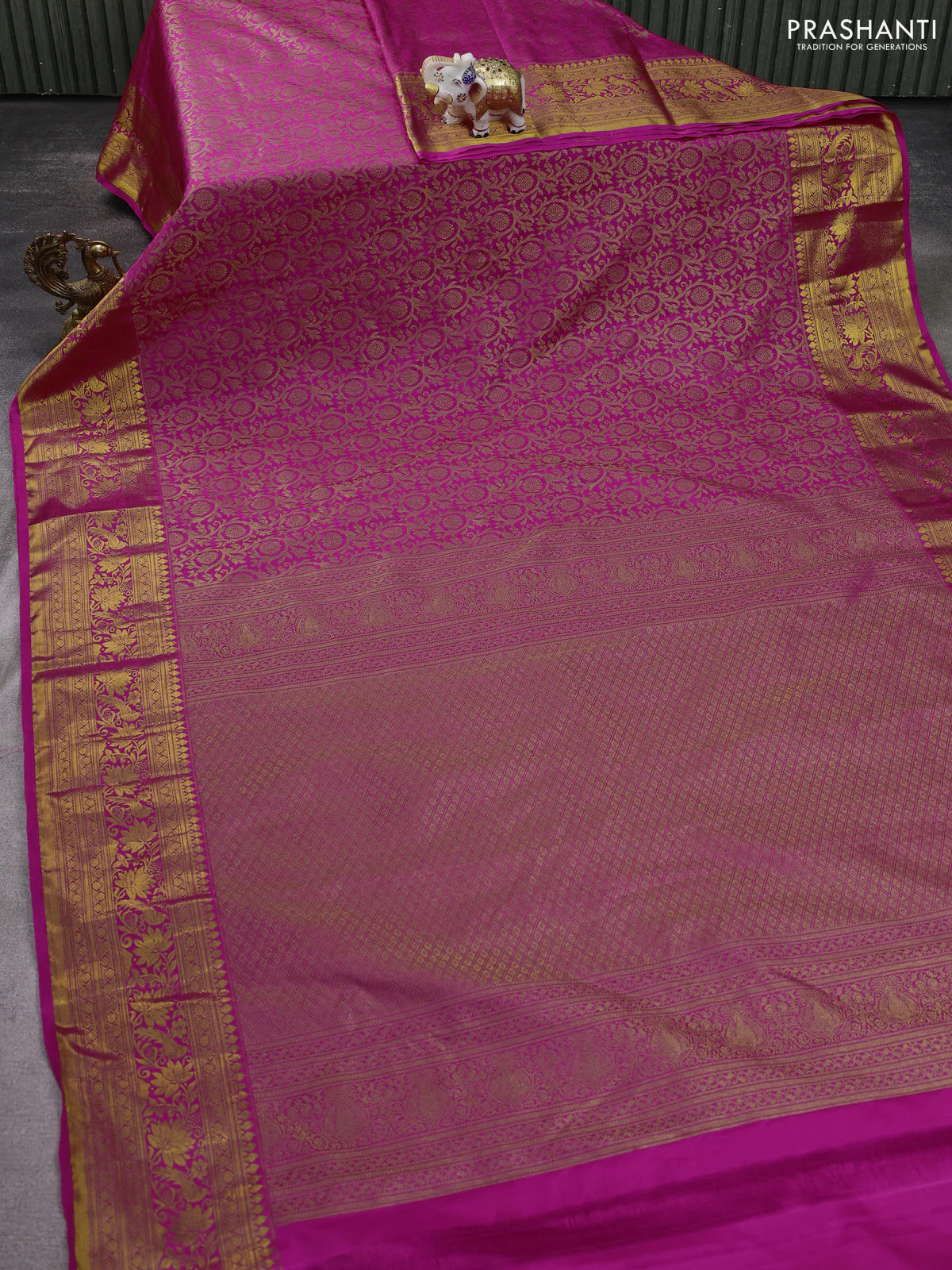 Kanchipuram silk saree pink with allover zari woven brocade weaves and zari woven border - Image 2