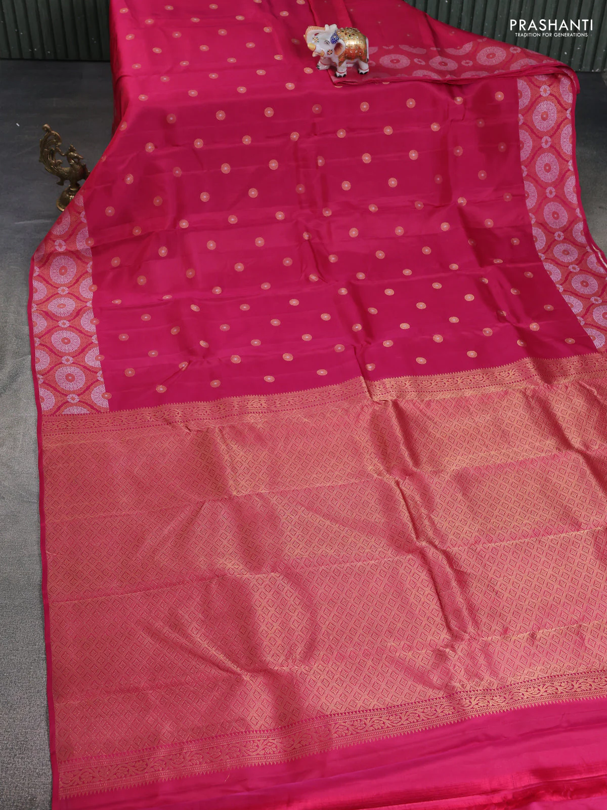 Kanchipuram silk saree pink with zari woven buttas and rich thread & zari woven border - Image 2