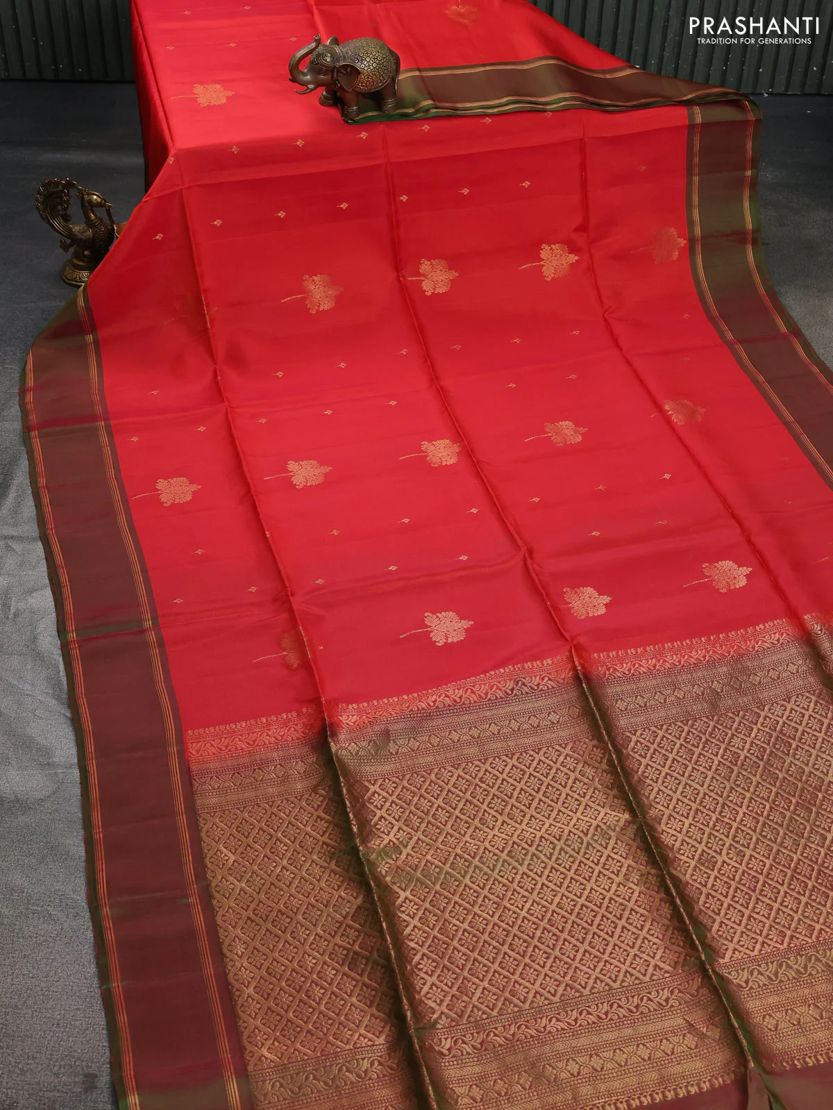 Kanchipuram silk saree red and dual shade of green with zari woven buttas and rettapet zari woven border - Image 2