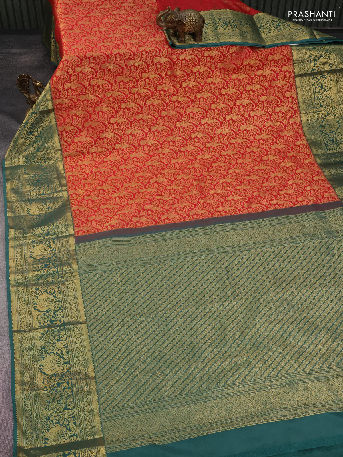 Kanchipuram silk saree red and green shade with allover zari woven brocade weaves and long rich zari woven border - Image 2