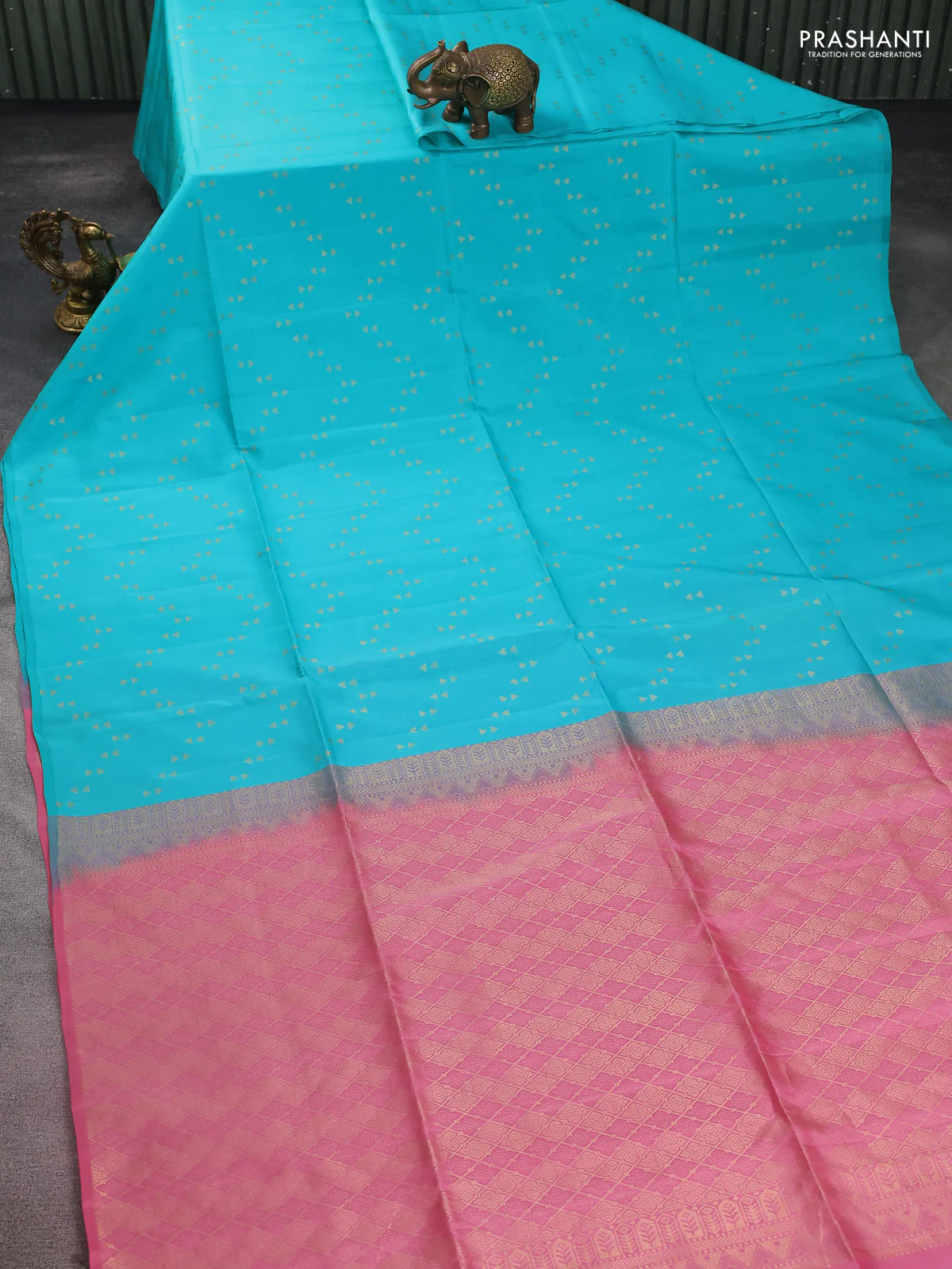 Kanchipuram silk saree teal blue and peach pink with allover zari woven zig zag weaves in borderless style - Image 2