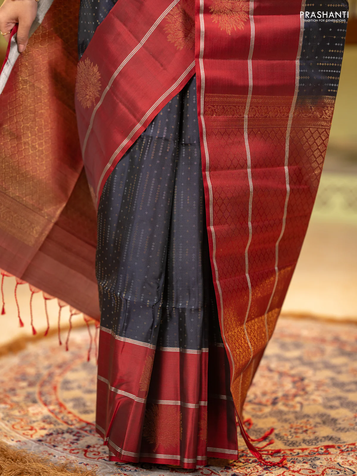 Kanchipuram soft silk saree black and maroon with allover silver & zari weaves and long zari woven butta border - Image 4