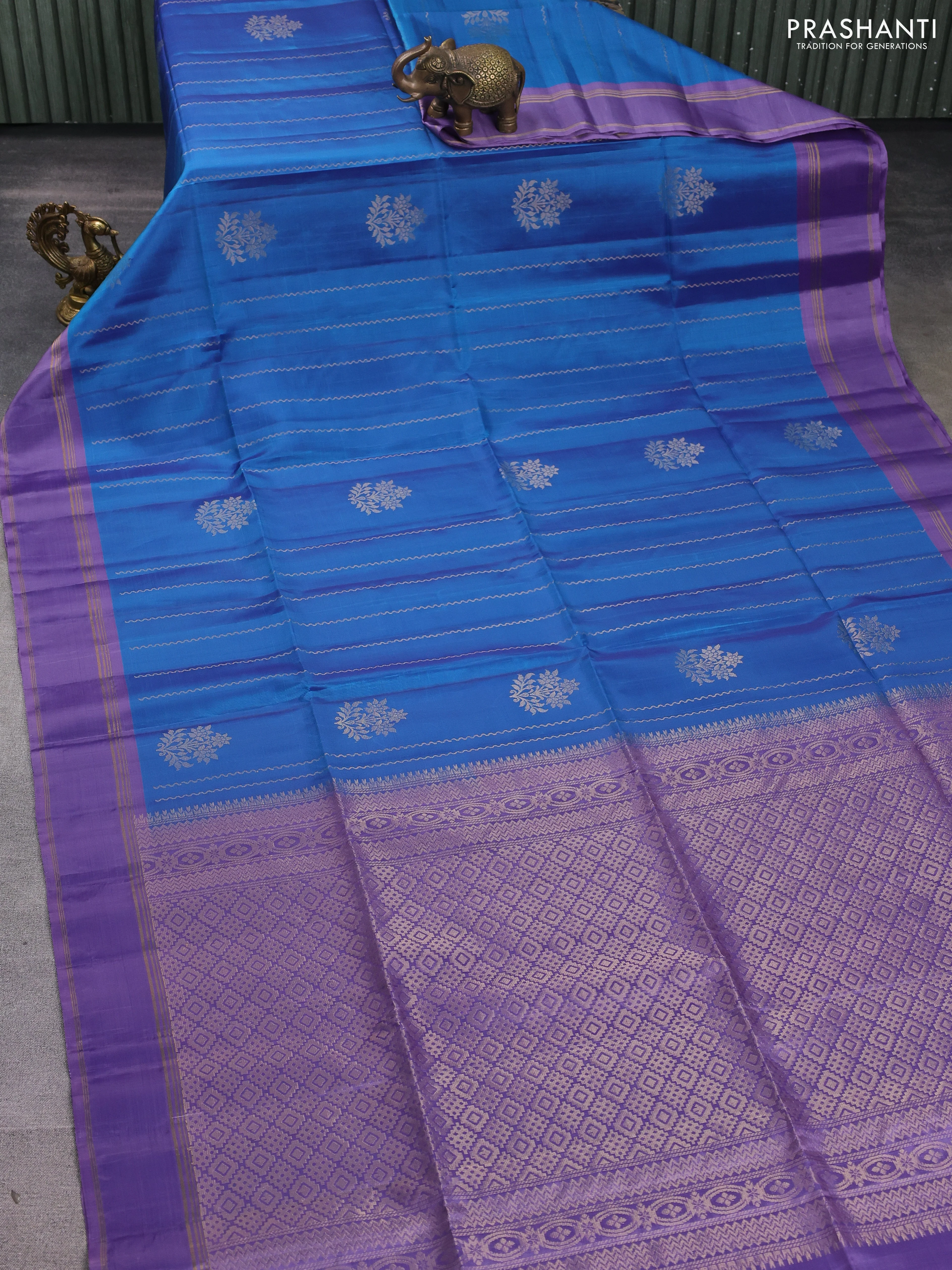 Kanchipuram soft silk saree blue and pastel lavender with zari weaves & buttas and rettapet zari woven border - Image 2