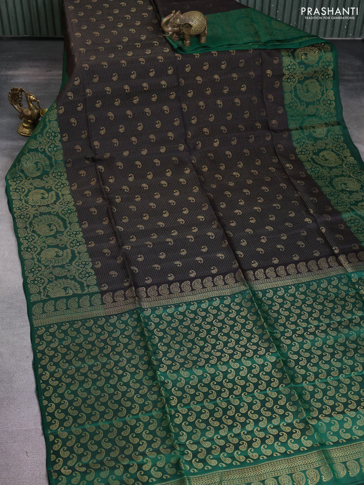 Kanchipuram soft silk saree coffee brown and green with allover paisley zari woven brocade weaves and long zari woven border - Image 2