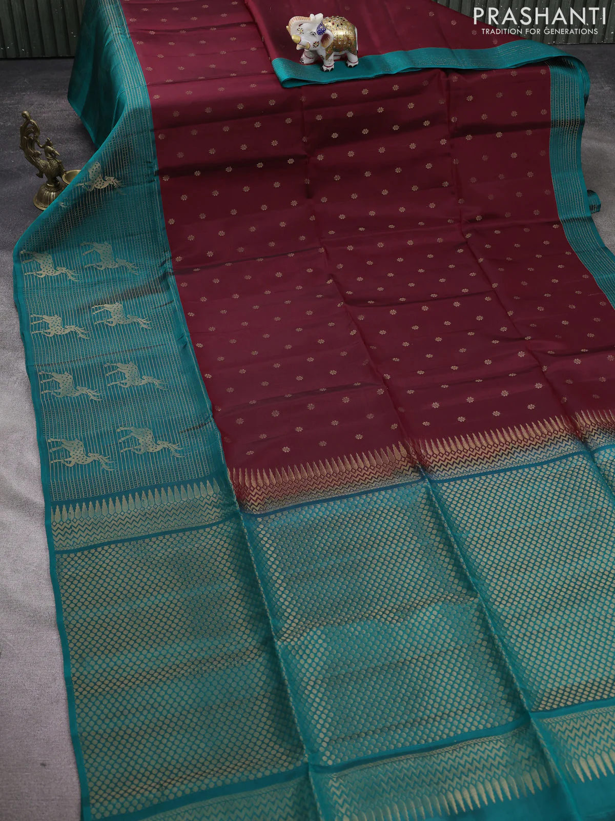 Kanchipuram soft silk saree deep maroon and peacock green with allover zari woven buttas and long zari woven border - Image 2