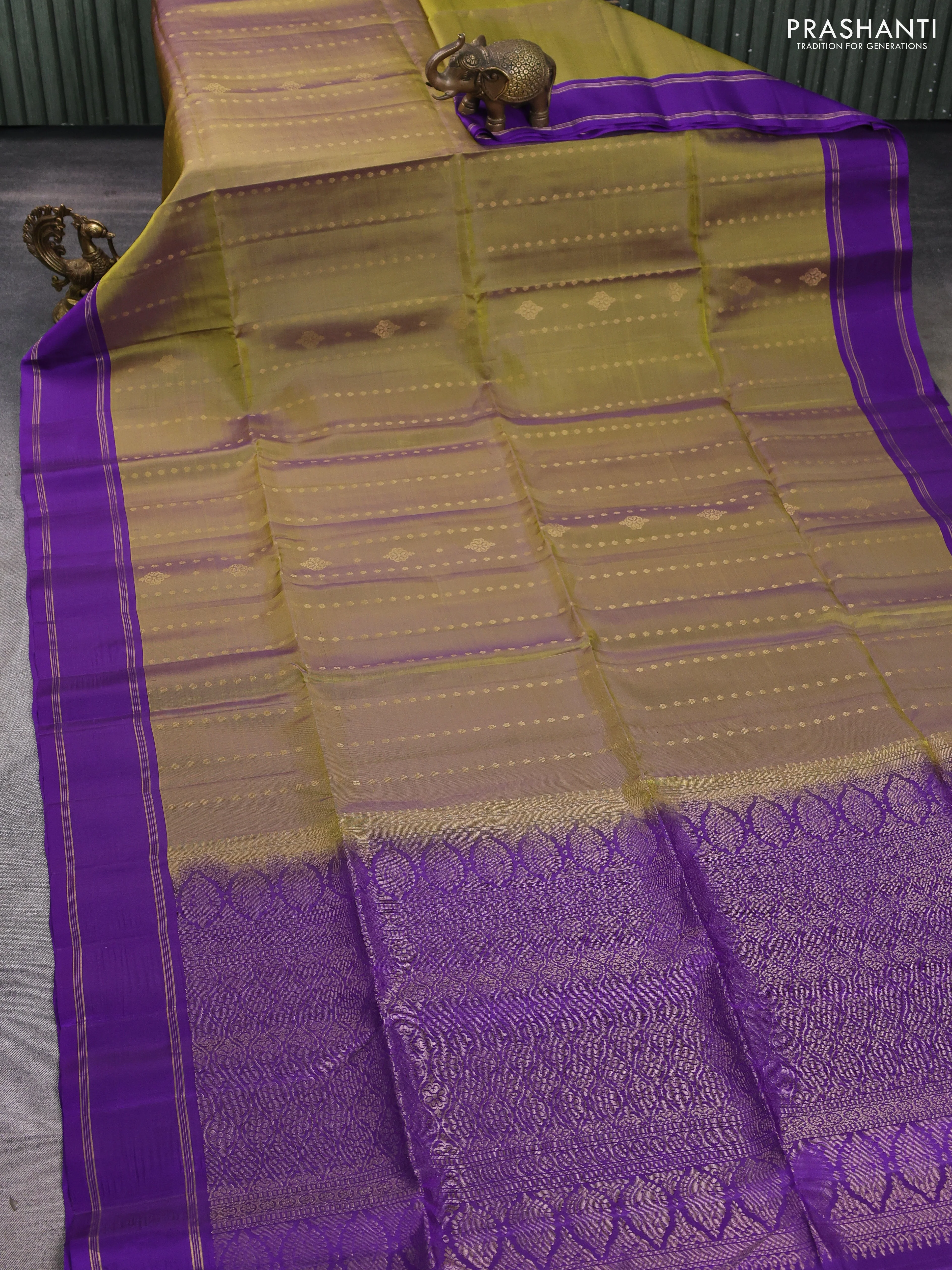 Kanchipuram soft silk saree dual shade of mehendi green and violet with allover zari woven buttas and rettapet zari woven border - Image 2