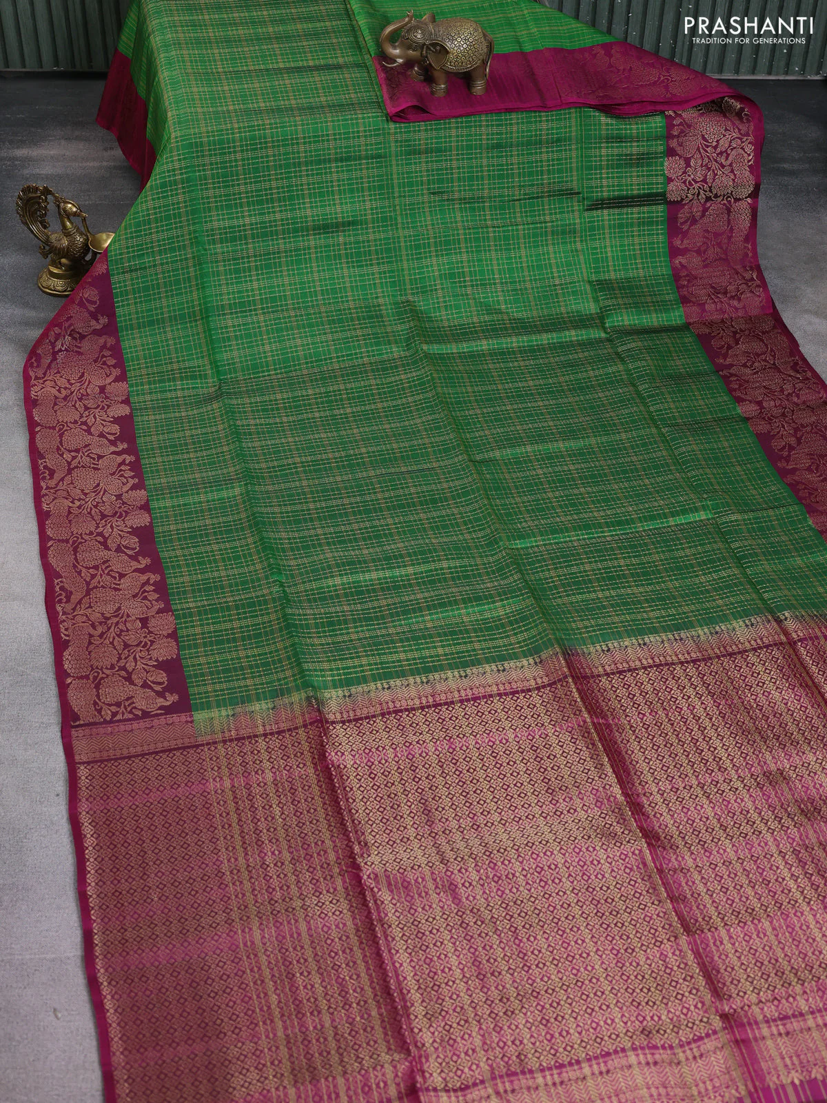 Kanchipuram soft silk saree green and dark magenta pink with allover zari woven checked pattern and peacock design zari woven border - Image 2