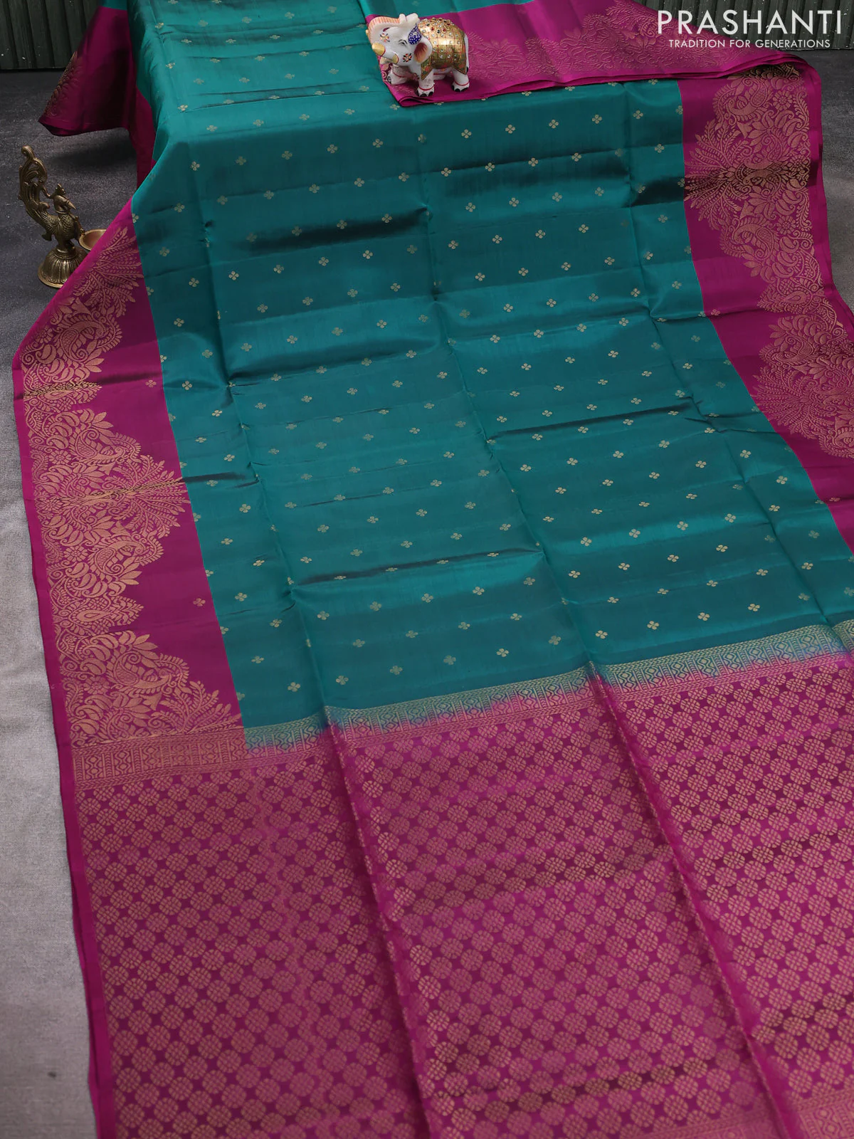 Kanchipuram soft silk saree green and megenta pink with allover zari woven buttas and long zari woven border - Image 2