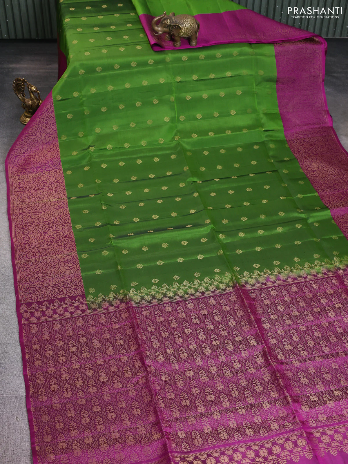 Kanchipuram soft silk saree green and purple with allover zari woven buttas and long zari woven border - Image 2