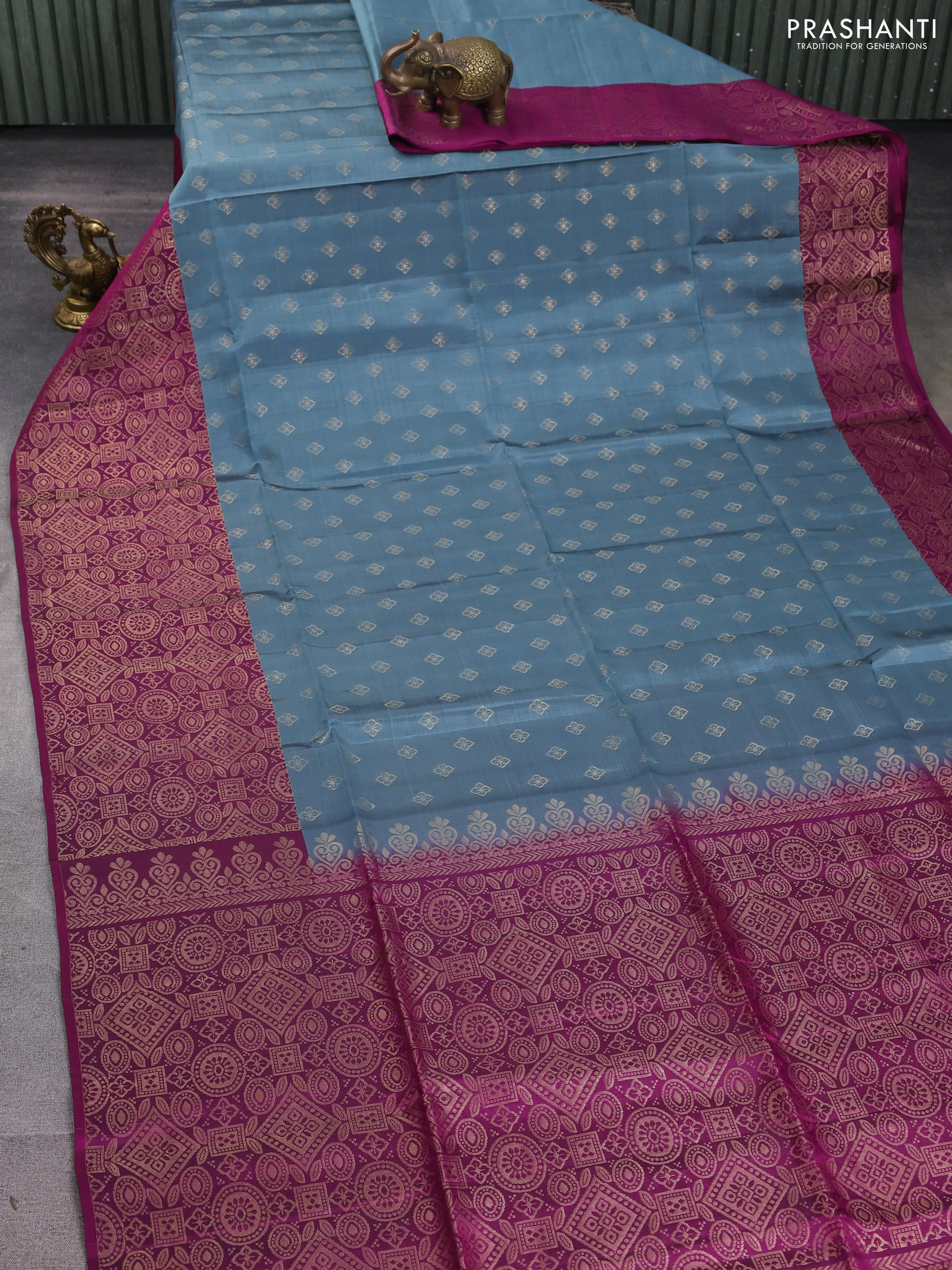 Kanchipuram soft silk saree grey and magenta pink with allover zari woven buttas and long zari woven border - Image 2