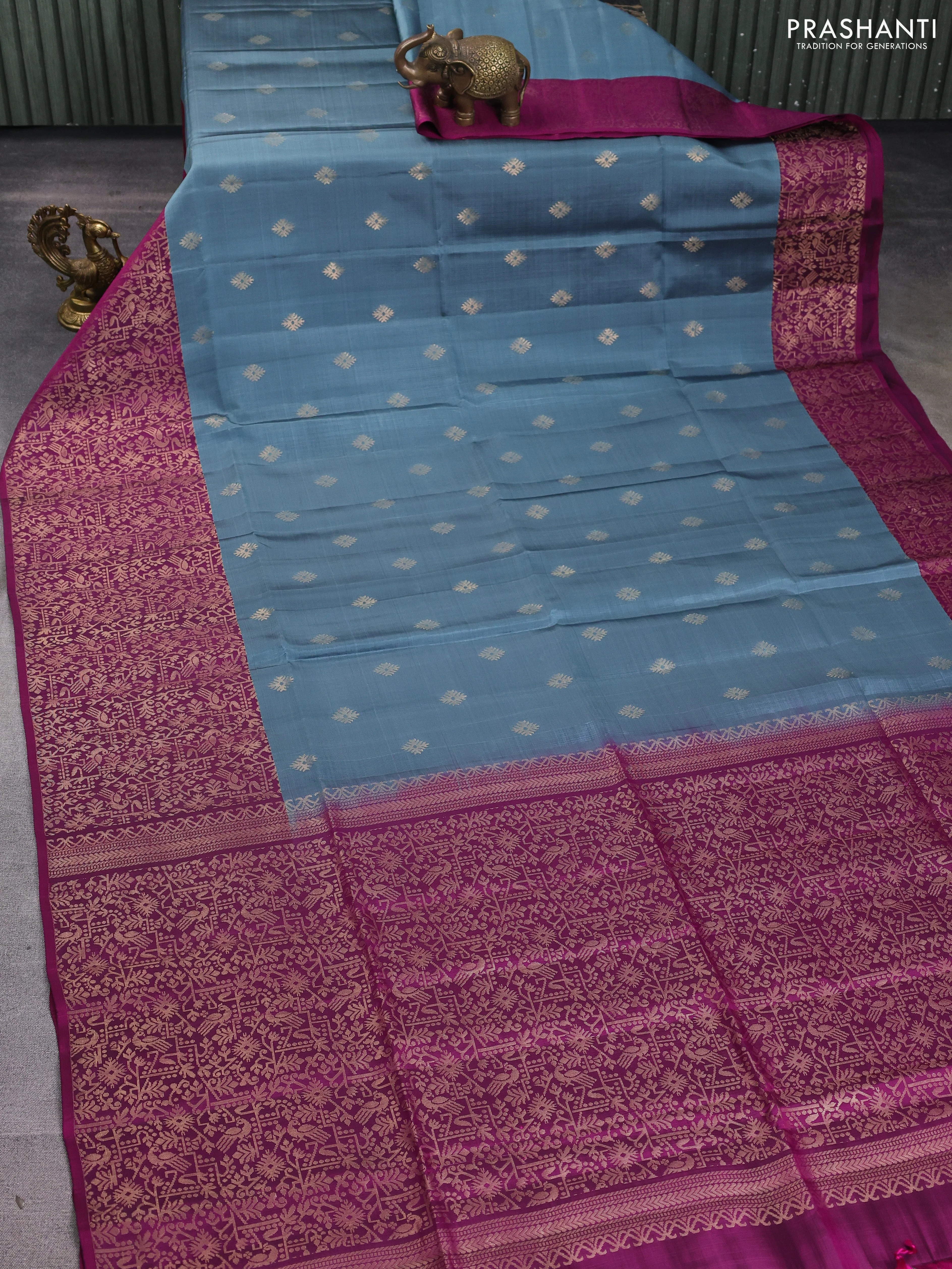 Kanchipuram soft silk saree grey and magenta pink with allover zari woven buttas and zari woven border - Image 2