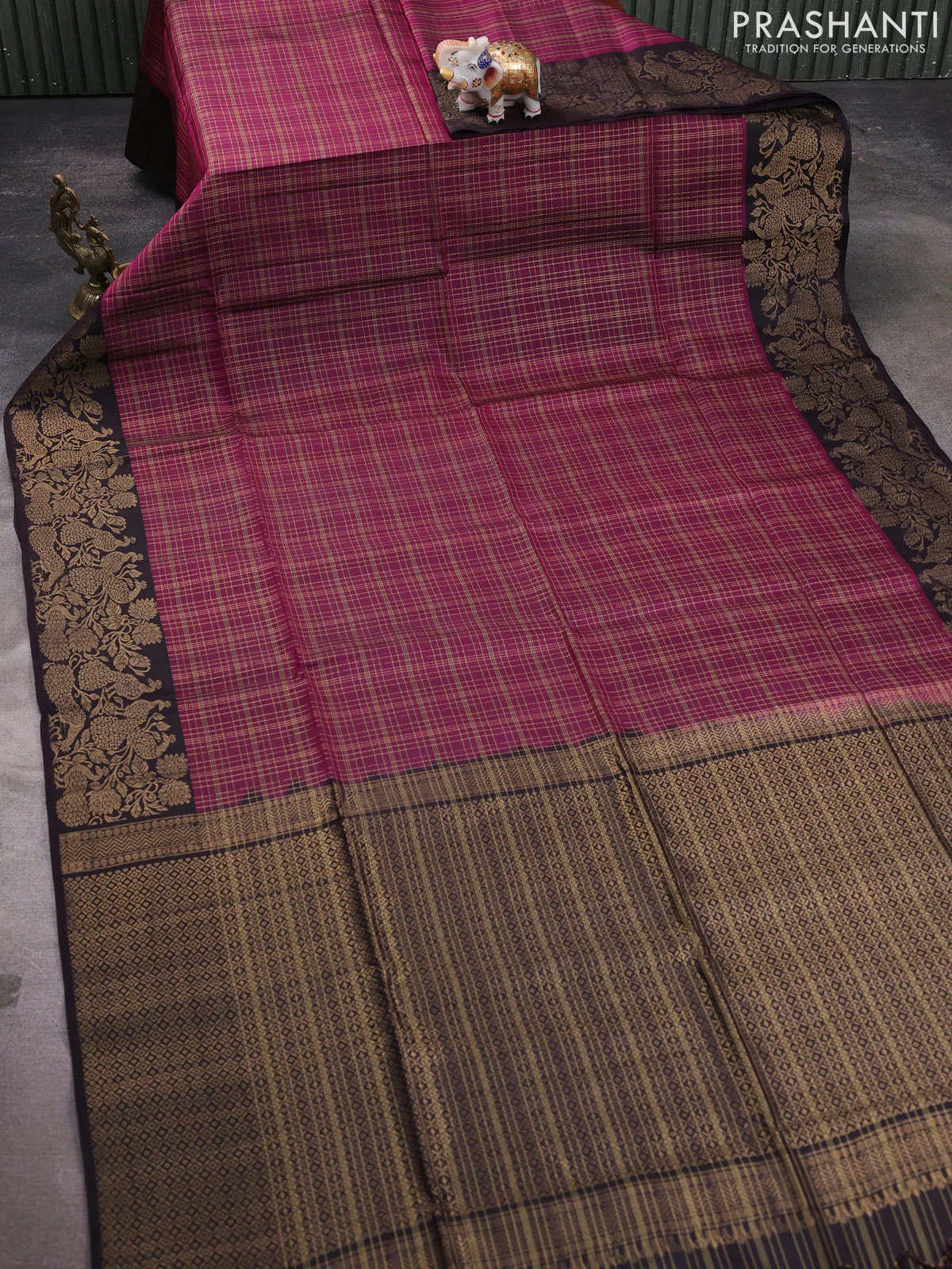 Kanchipuram soft silk saree magenta pink and coffee brown with allover zari checked pattern and zari woven border - Image 2