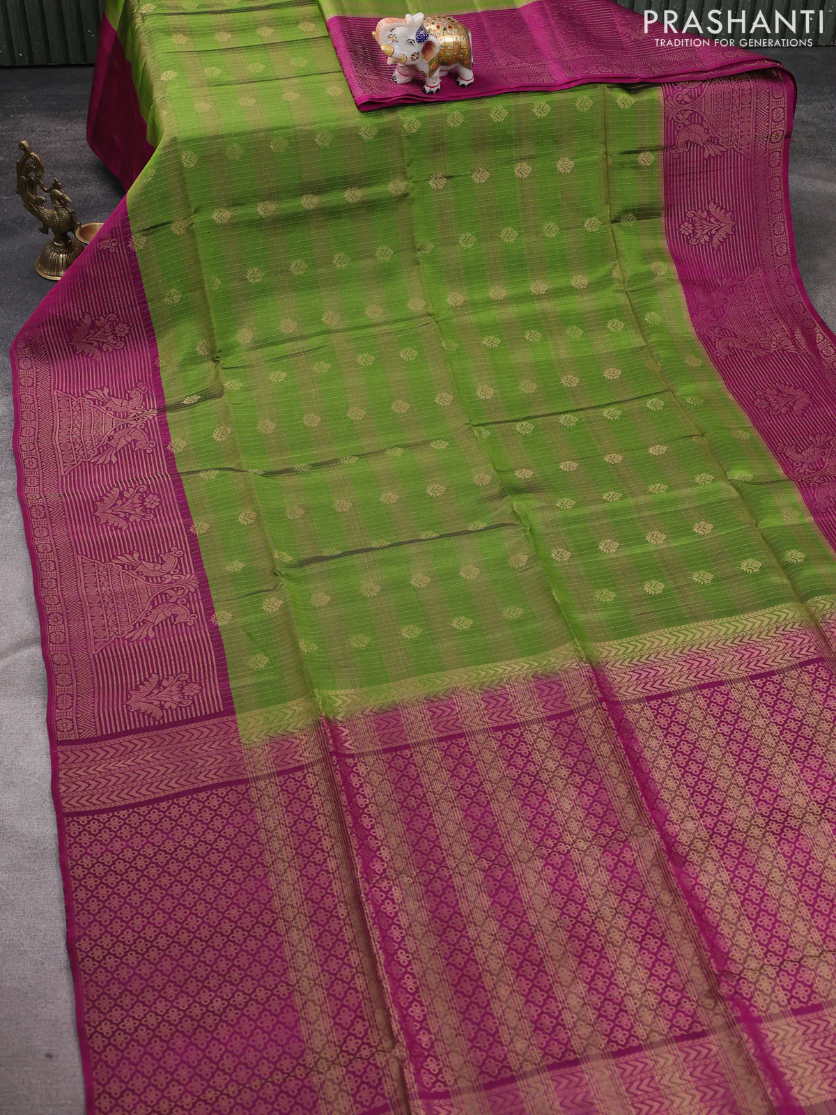Kanchipuram soft silk saree mehendi green and magenta pink with allover zari stripes & buttas and long zari woven butta border - Image 2