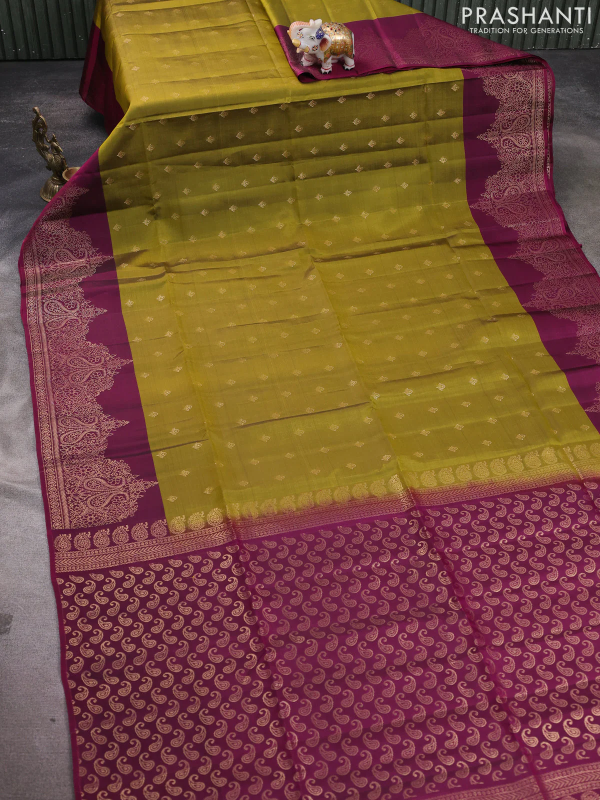 Kanchipuram soft silk saree mehendi green and magenta pink with allover zari woven buttas and long zari woven border - Image 2