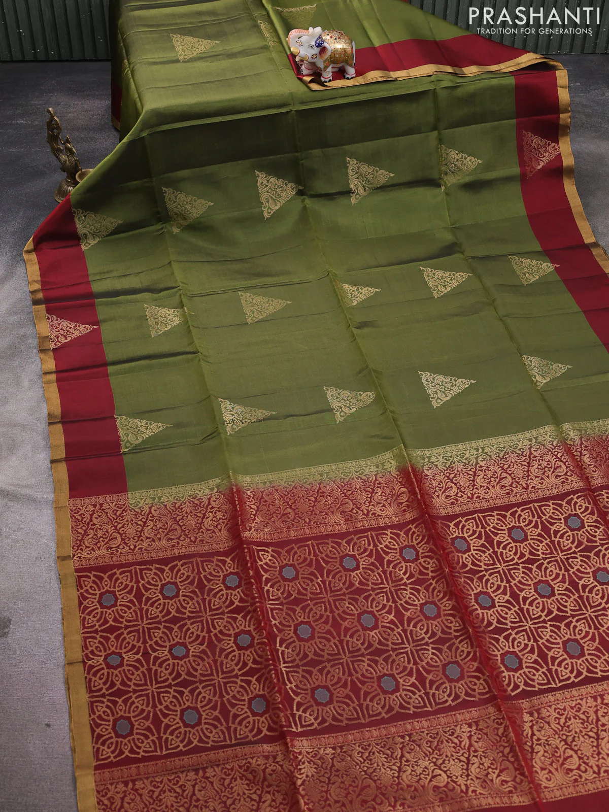 Kanchipuram soft silk saree mehendi green and maroon with allover zari woven buttas and simple zari woven border - Image 2