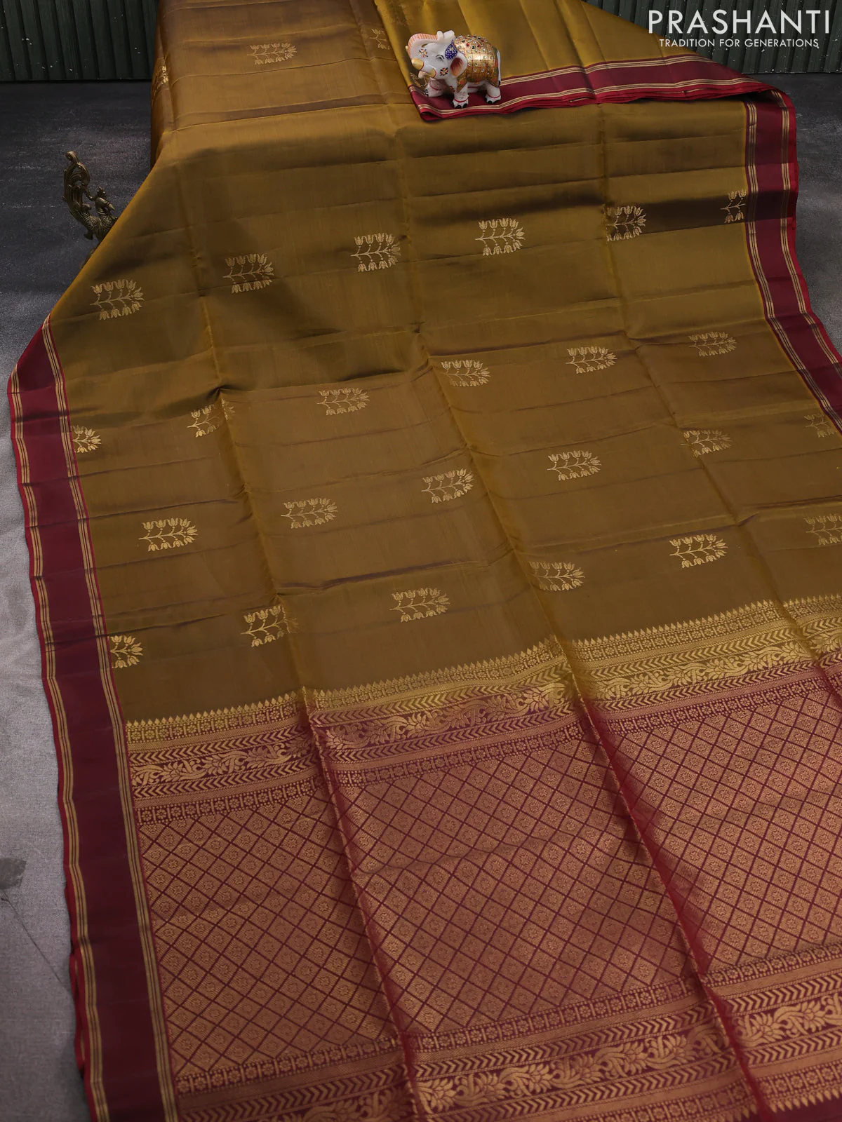 Kanchipuram soft silk saree mehendi green and maroon with zari woven buttas and rettapet zari woven border - Image 2