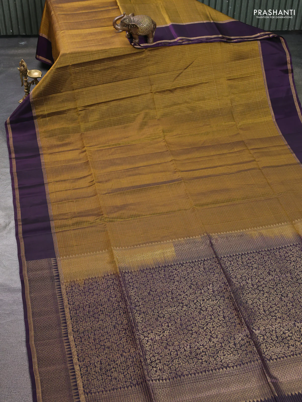 Kanchipuram soft silk saree mehendi green and purple with allover zari checked pattern and rettapet zari woven border - Image 2
