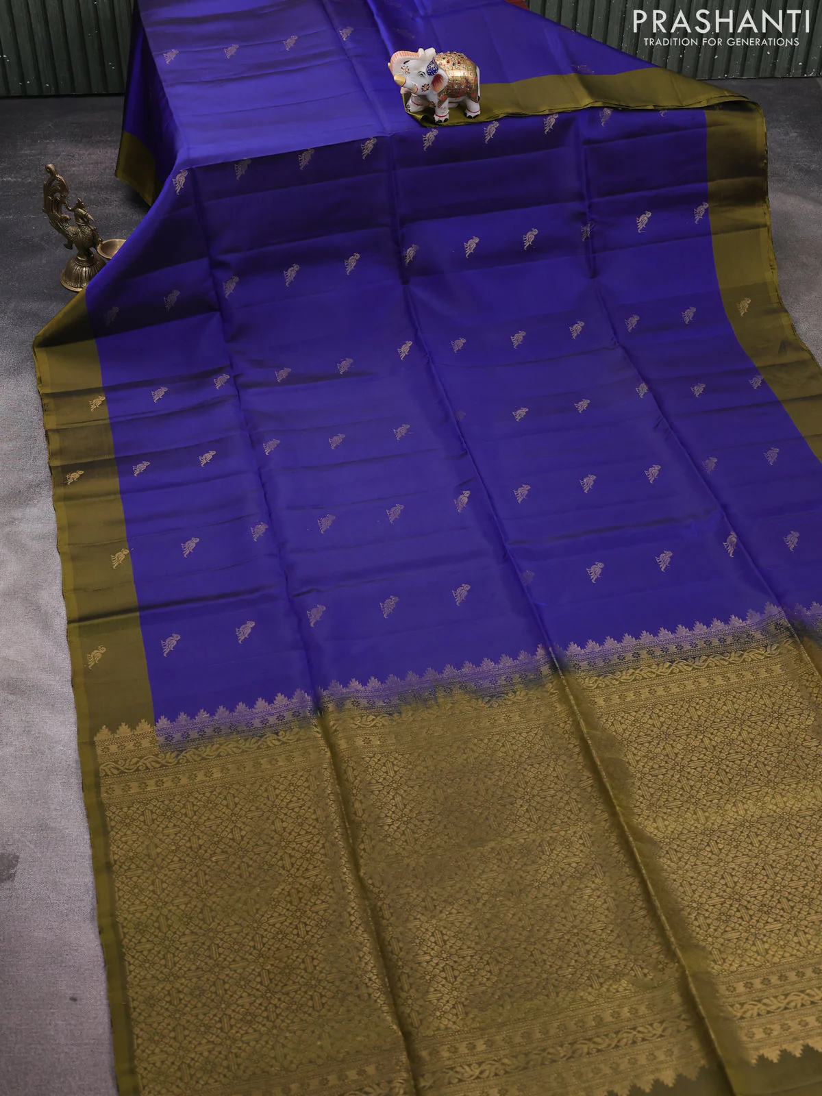 Kanchipuram soft silk saree navy blue and mehendi green with zari woven buttas and zari woven butta border - Image 2