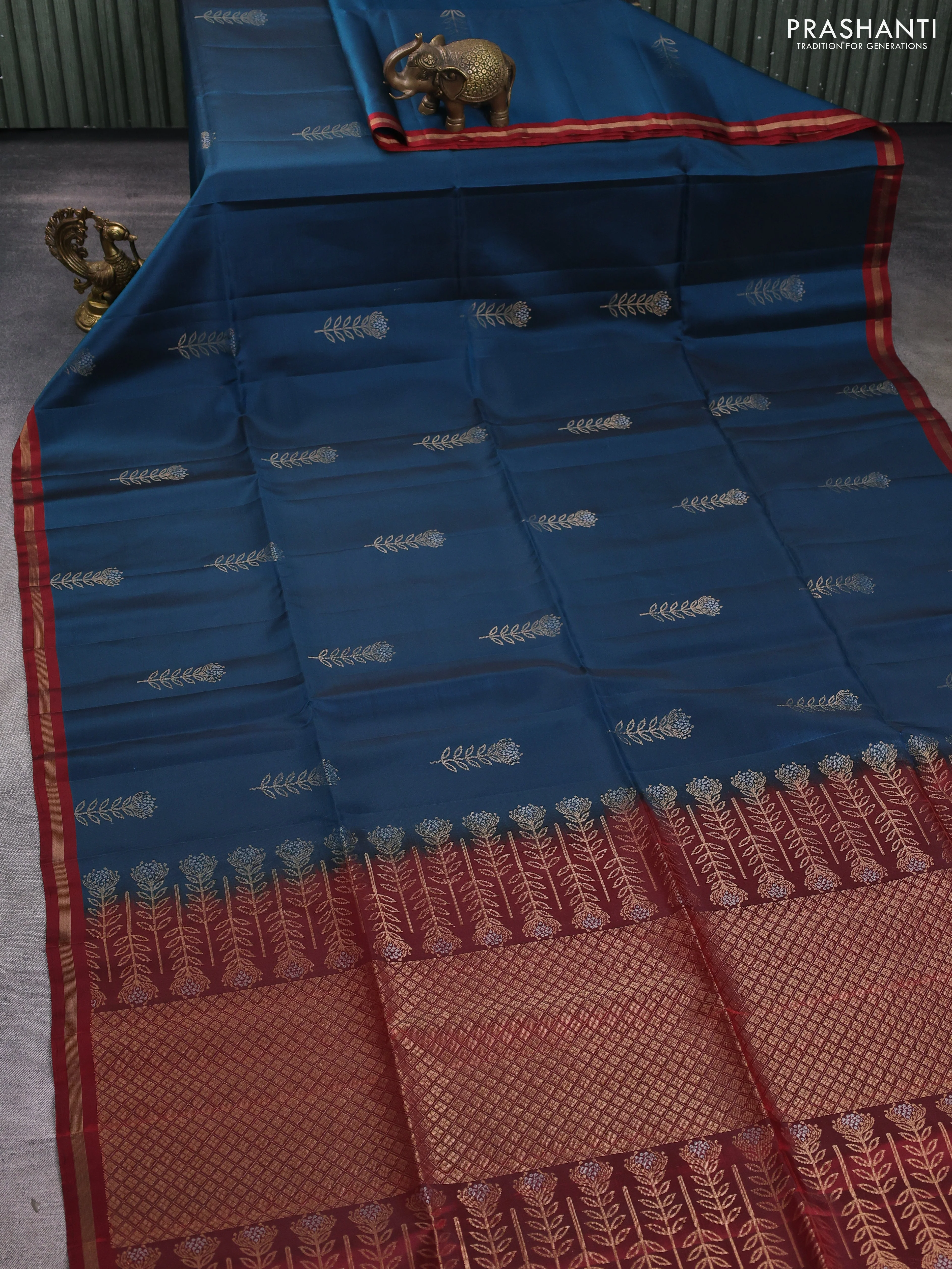 Kanchipuram soft silk saree peacock green and maroon with zari woven buttas and zari woven border - Image 2