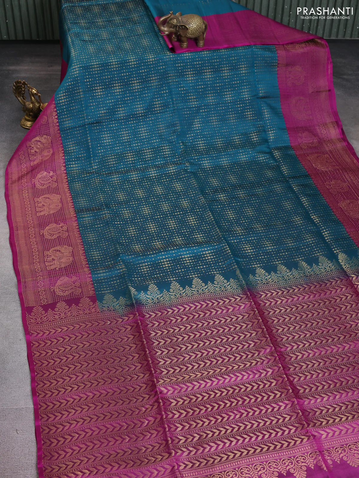 Kanchipuram soft silk saree peacock green and purple with allover zari woven geometric brocade weaves and long zari woven border - Image 2