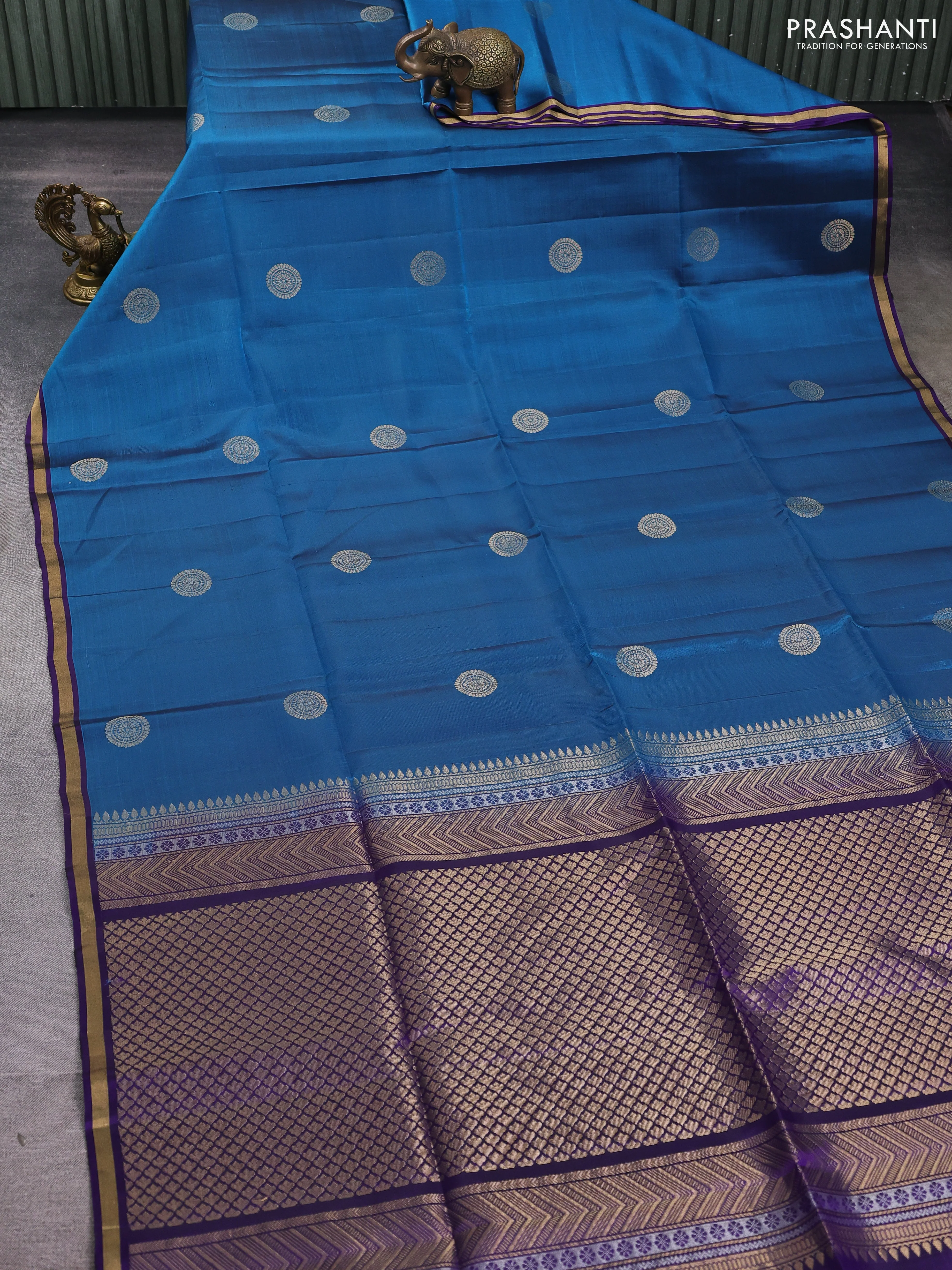 Kanchipuram soft silk saree peacock green and violet with zari woven buttas and zari woven border - Image 2