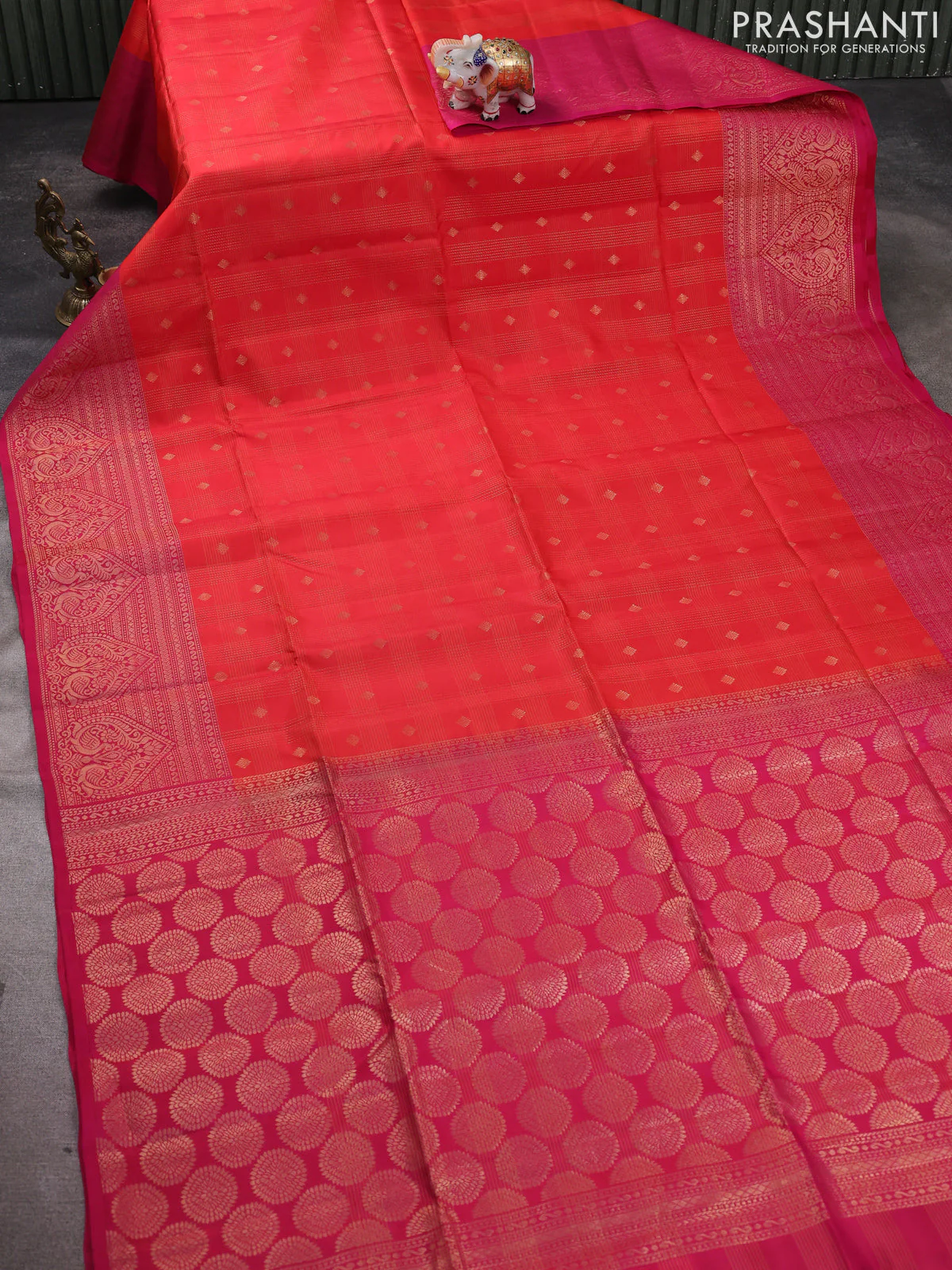 Kanchipuram soft silk saree red and pink with allover zari checks & buttas and long zari woven border - Image 2