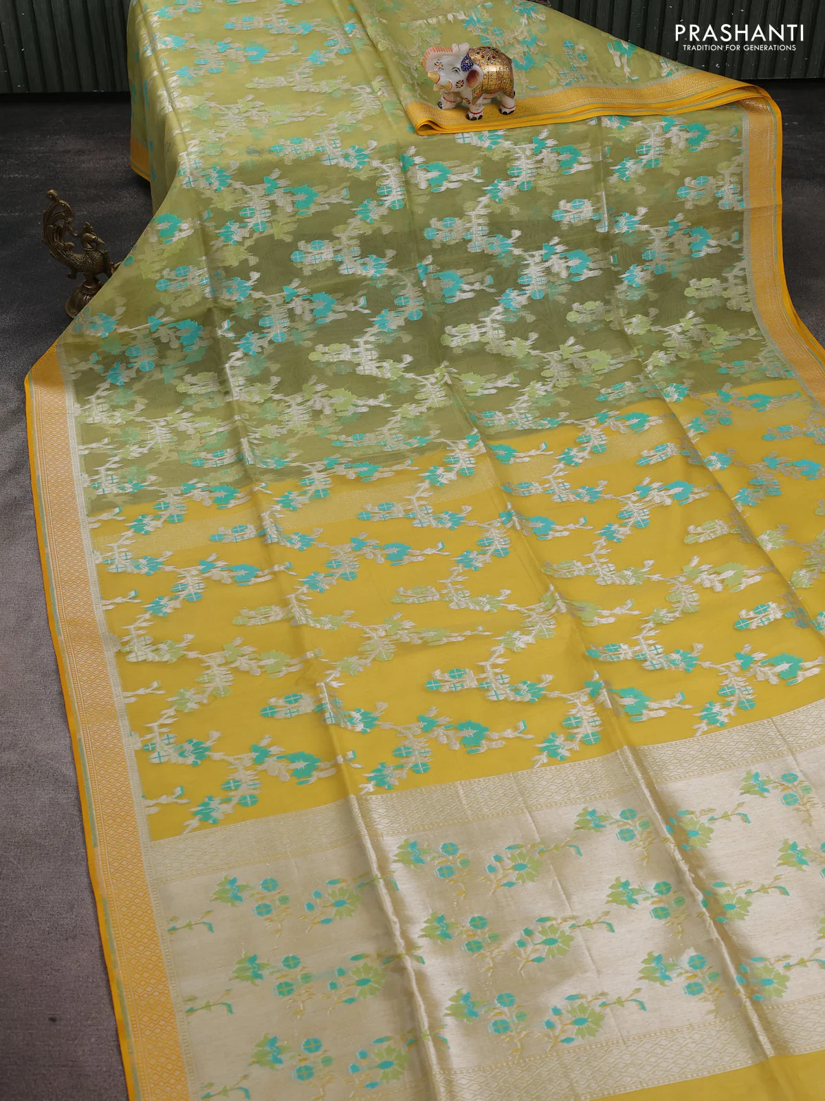 Kora jamdhani silk saree mild pista green and yellow with allover jamdhani weaves and zari woven border - Image 2