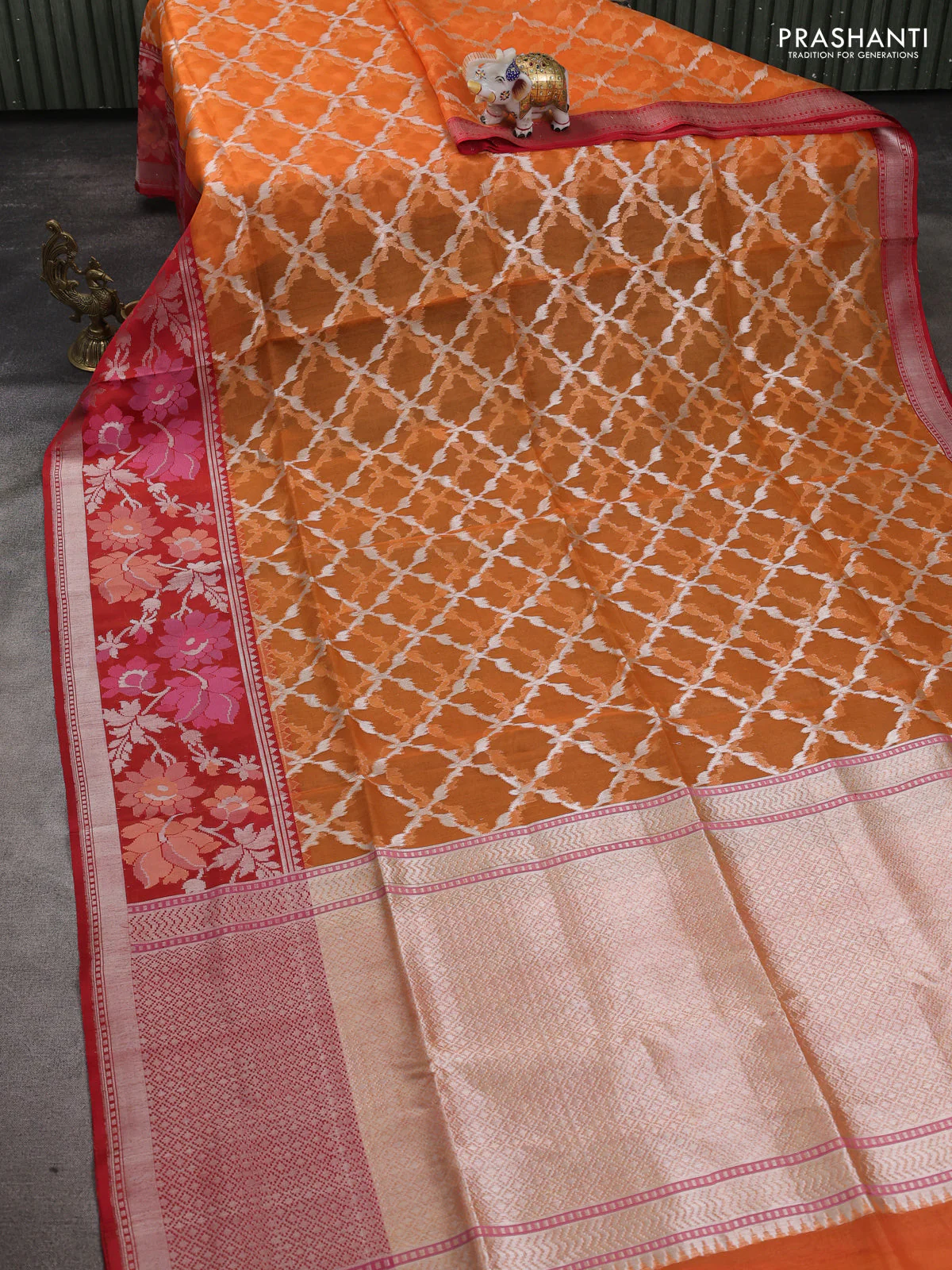 Kora jamdhani silk saree orange and red with allover jamdhani weaves and zari woven border - Image 2