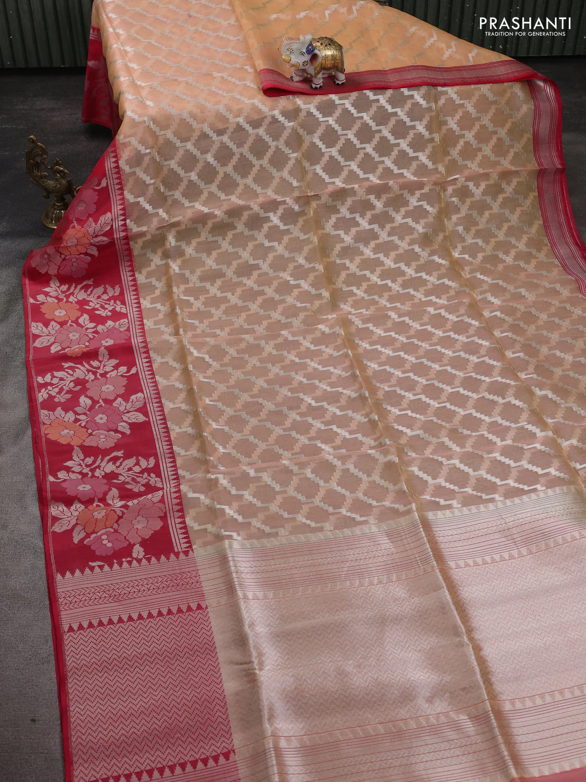 Kora jamdhani silk saree pale orange and red with allover jamdhani weaves and zari woven border - Image 2